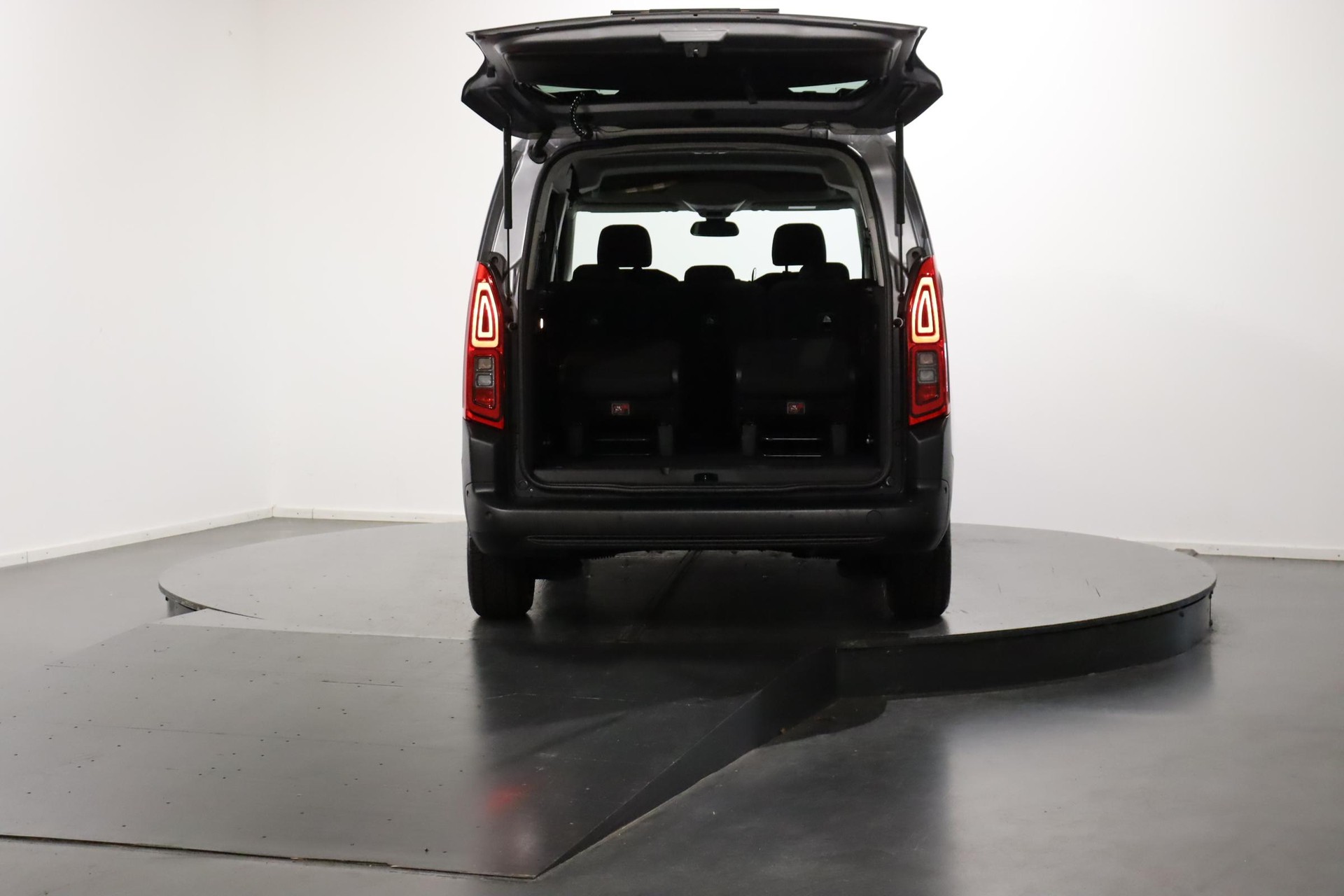 CITROEN Berlingo XL 1.5 BlueHDi 130 Shine-image-4