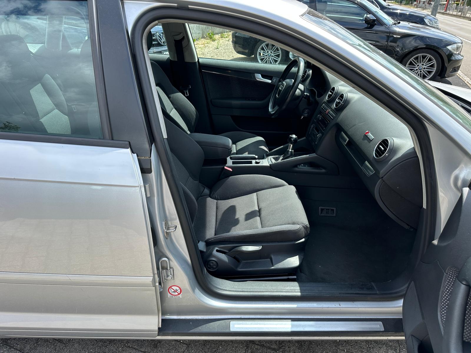 AUDI A3 Sportback 2.0 FSI Ambition-image-11