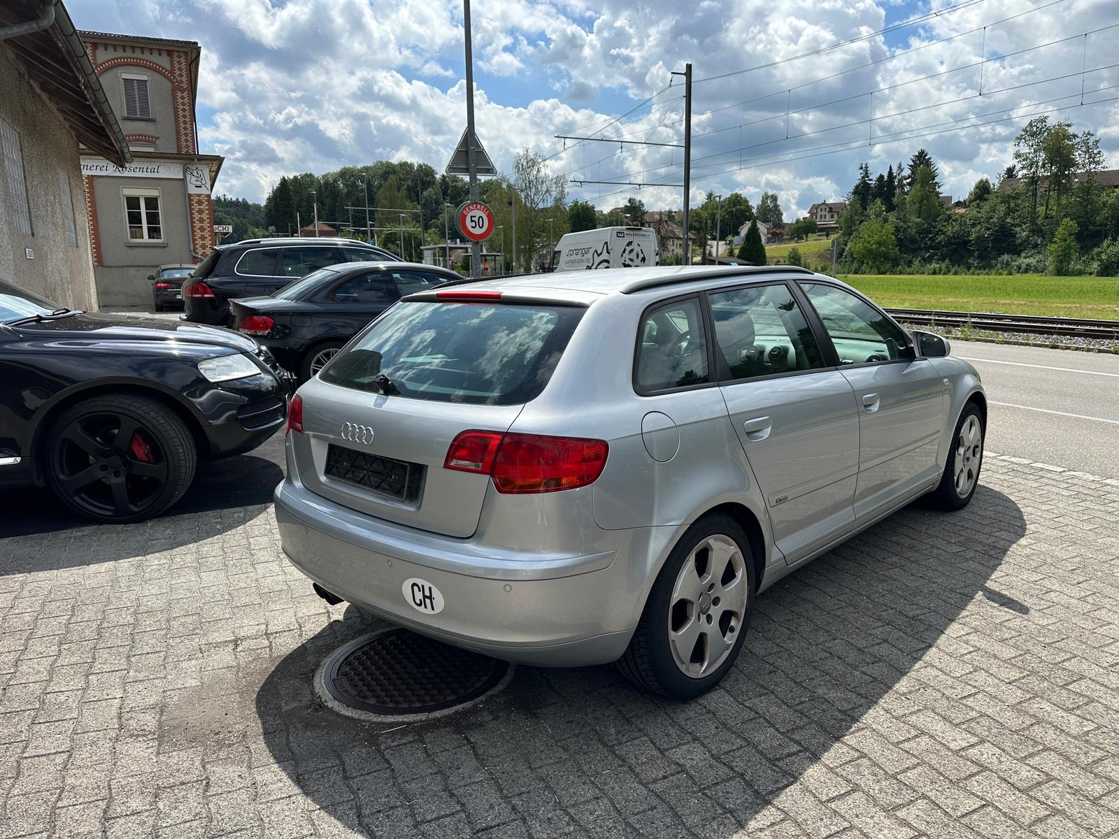 AUDI A3 Sportback 2.0 FSI Ambition-image-2