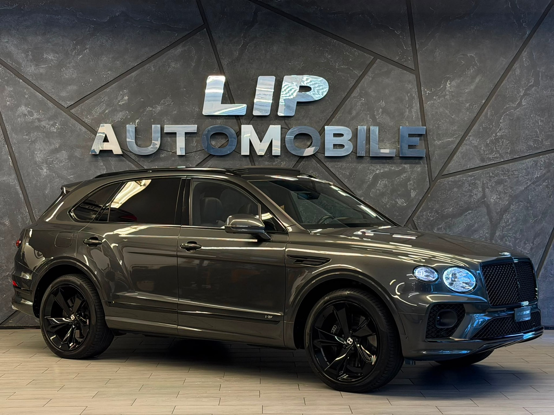 BENTLEY Bentayga V8-showroom-element-2