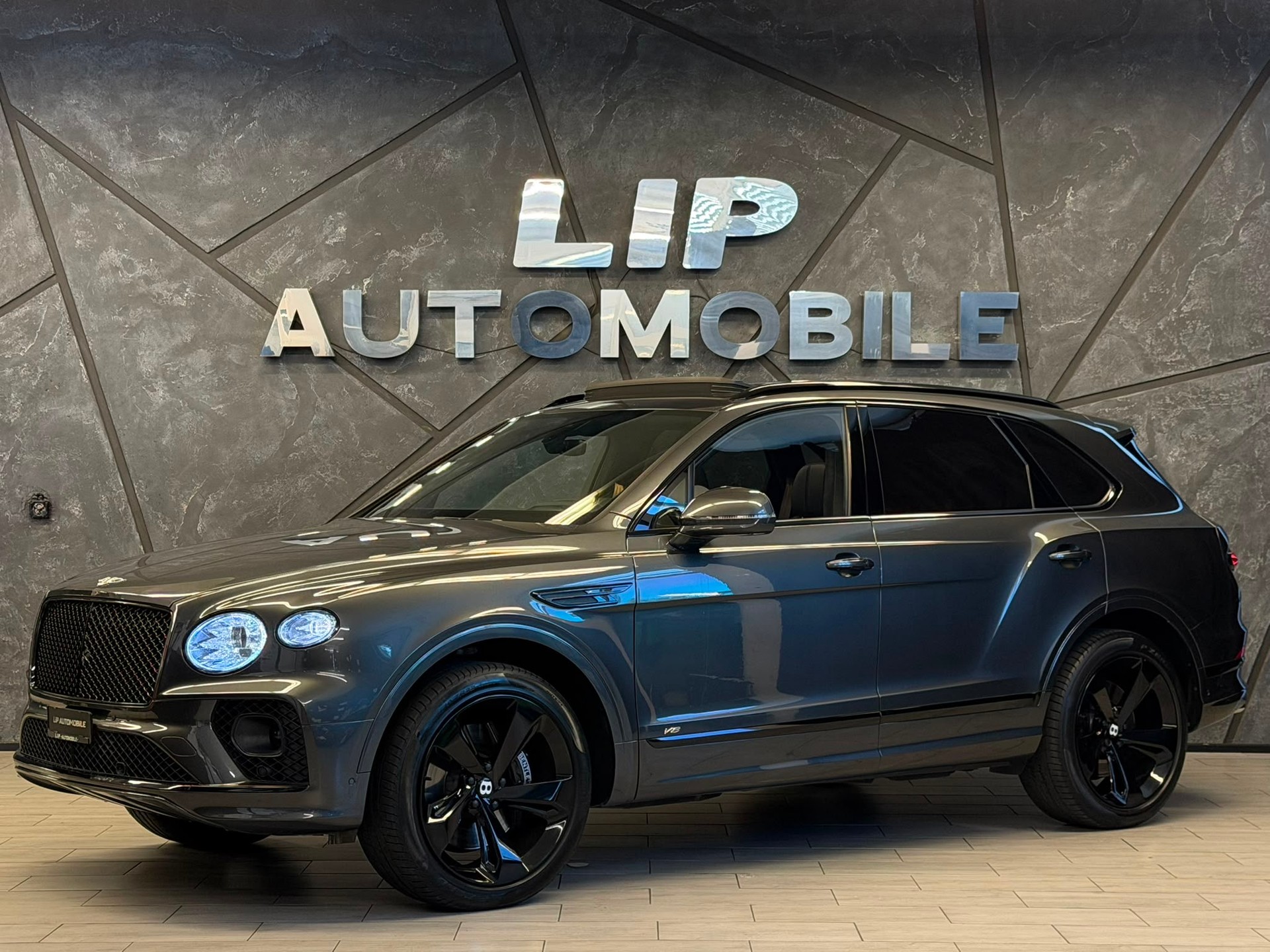 BENTLEY Bentayga V8
