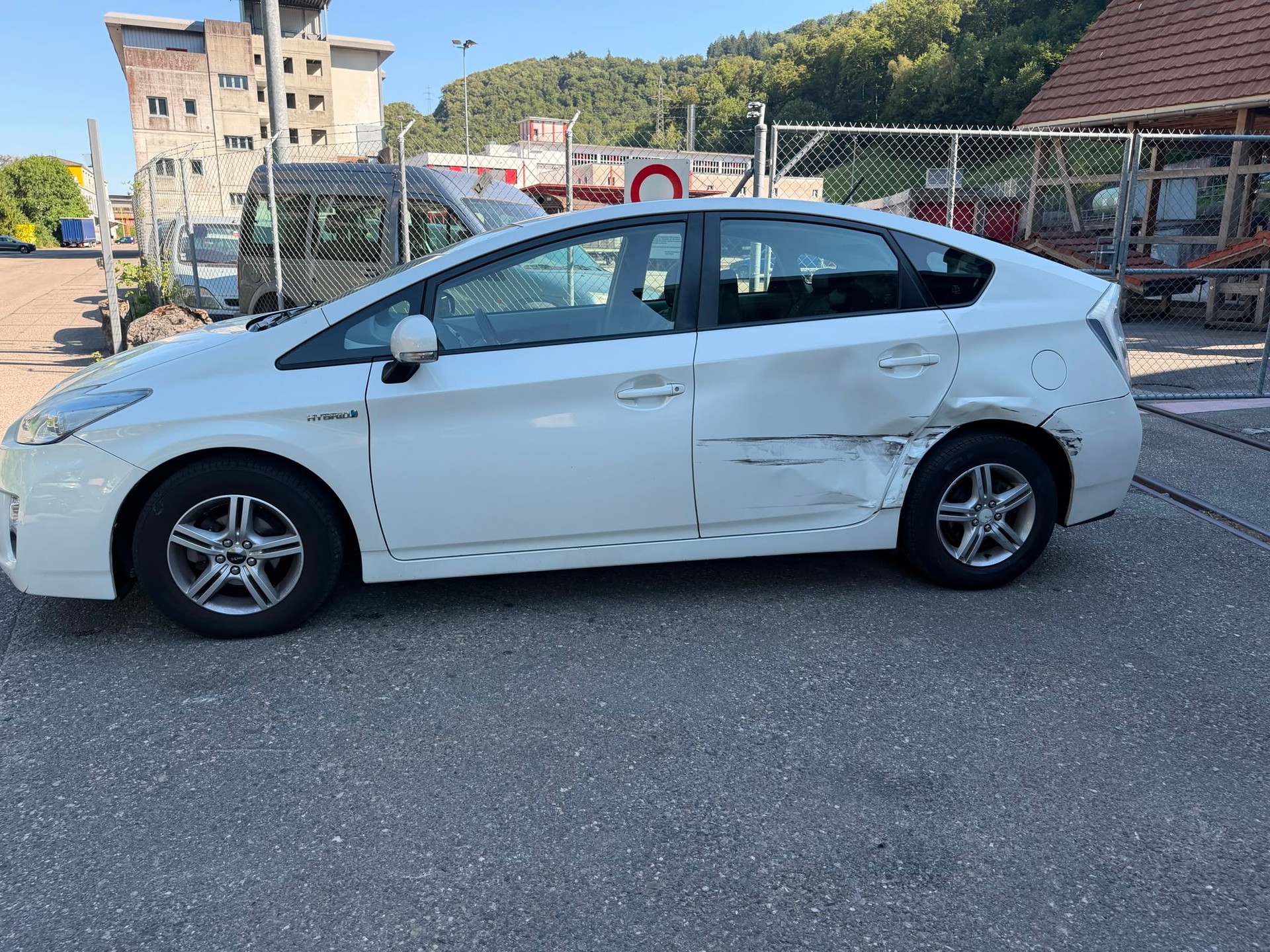 TOYOTA Prius 1.8 16V HSD Sol-showroom-element-3