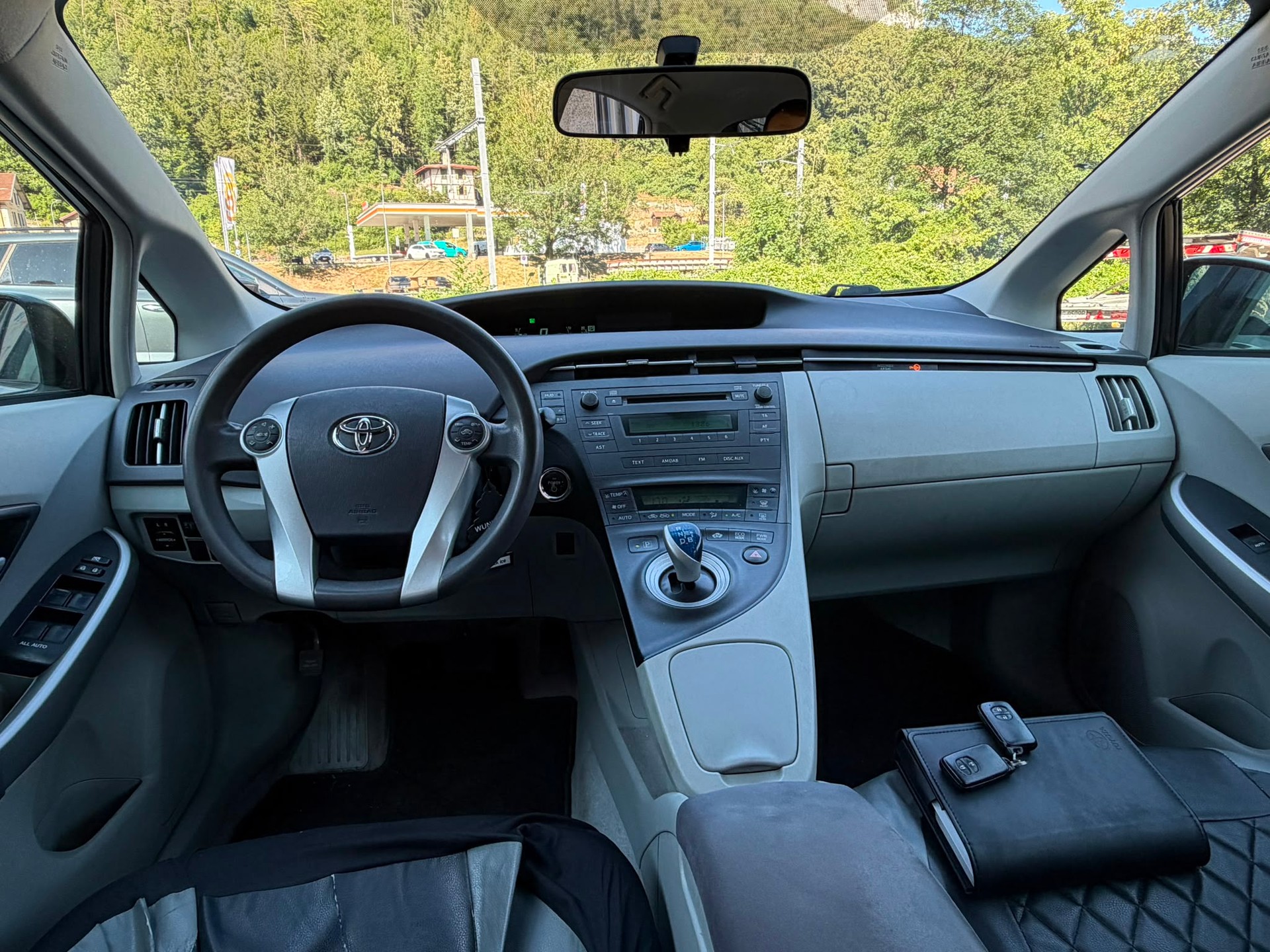 TOYOTA Prius 1.8 16V HSD Sol-image-5
