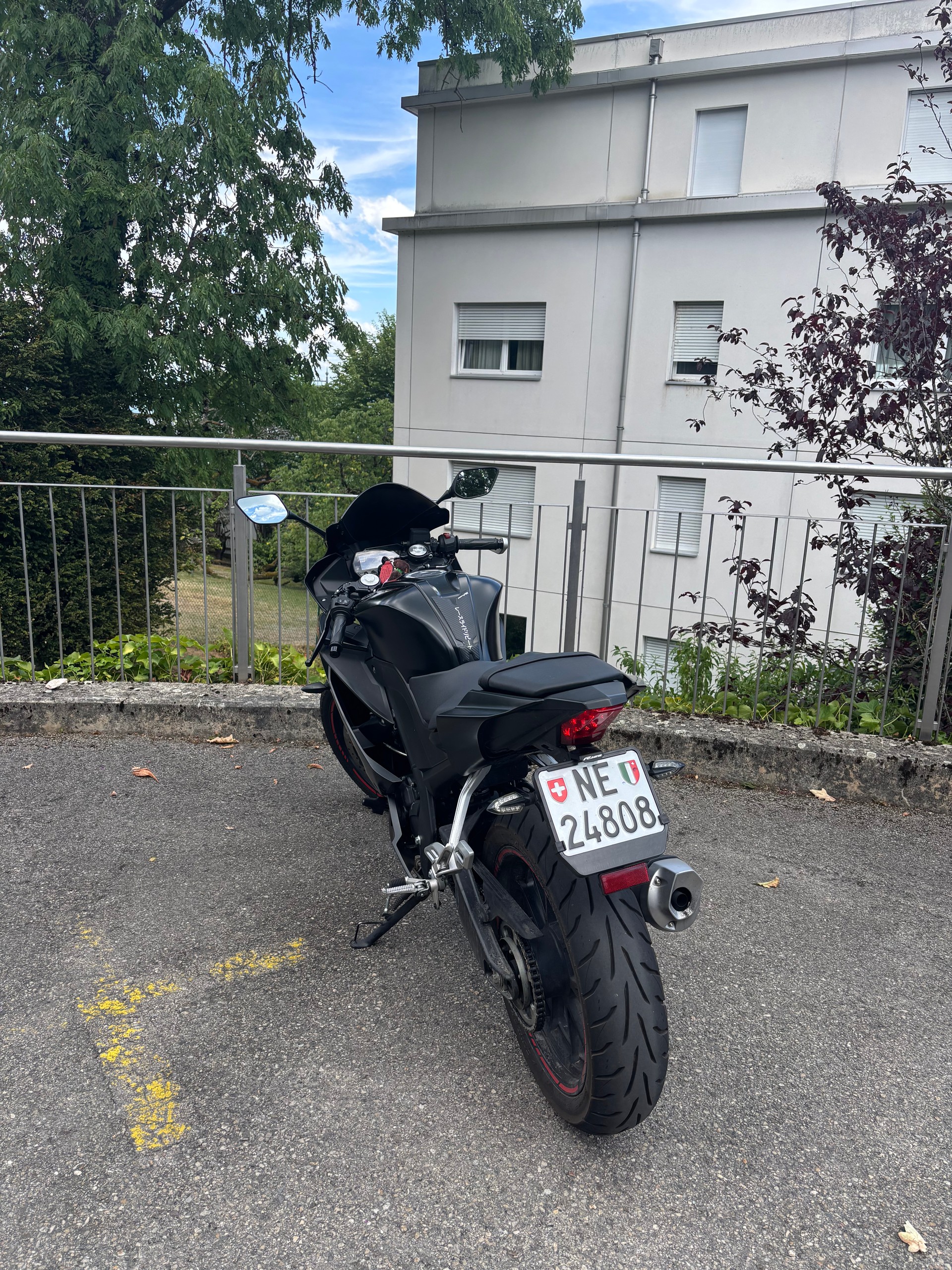 YAMAHA YZF-R 125 ABS-image-1