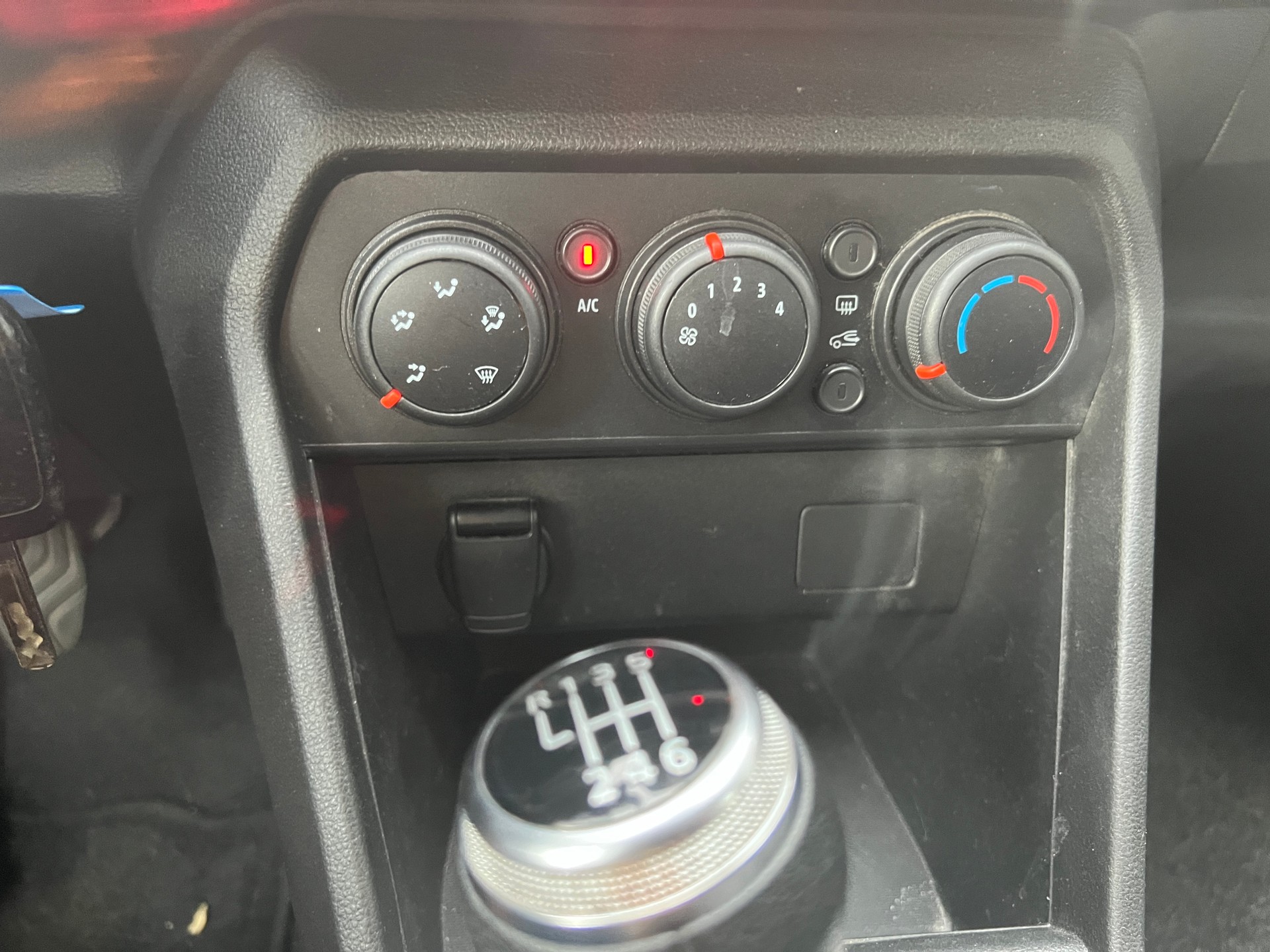 DACIA Sandero TCe 90 Comfort-image-13