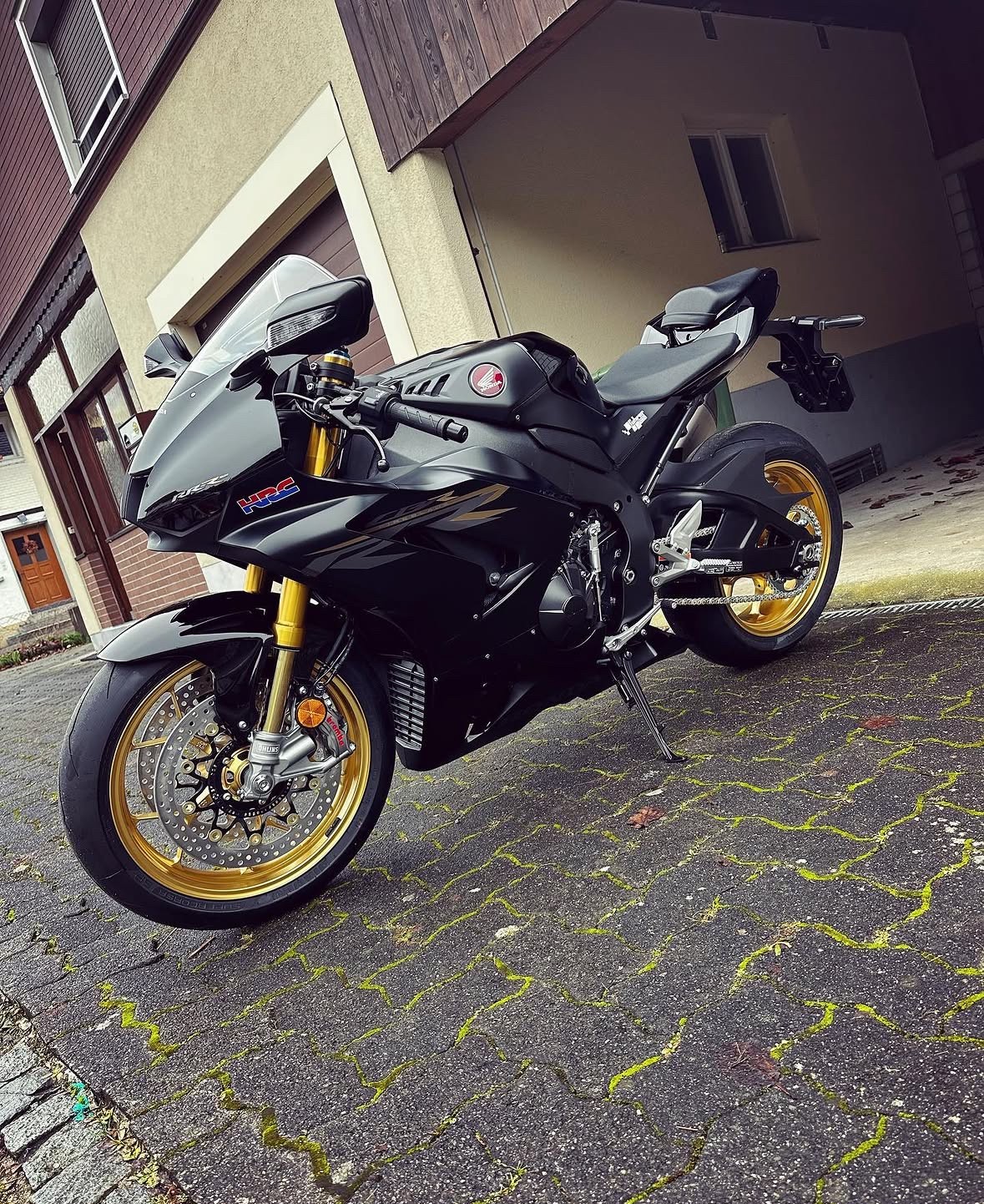HONDA CBR 1000 RR-R SP-image-1