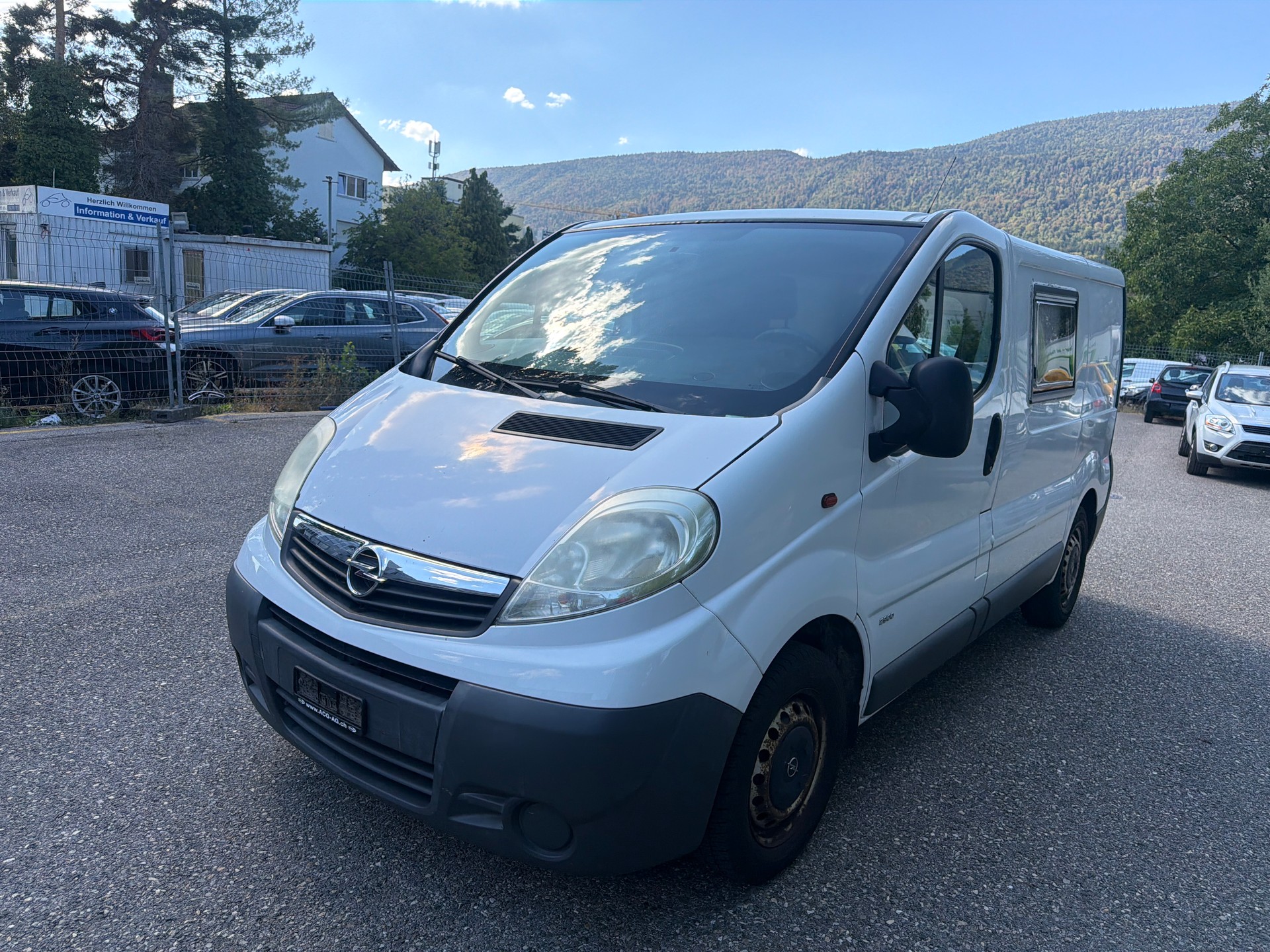 OPEL Vivaro 2.0 CDTI 2.9t L1H1 ** 03x Sitze ** Klimaanlage ** 02x Airbag ** AHK 2000Kg ** Letzte MFK 25.04.2024 **