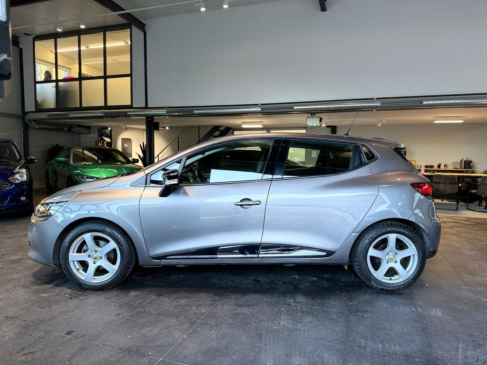 RENAULT Clio 1.2 16V T Swiss Edition EDC-showroom-element-1