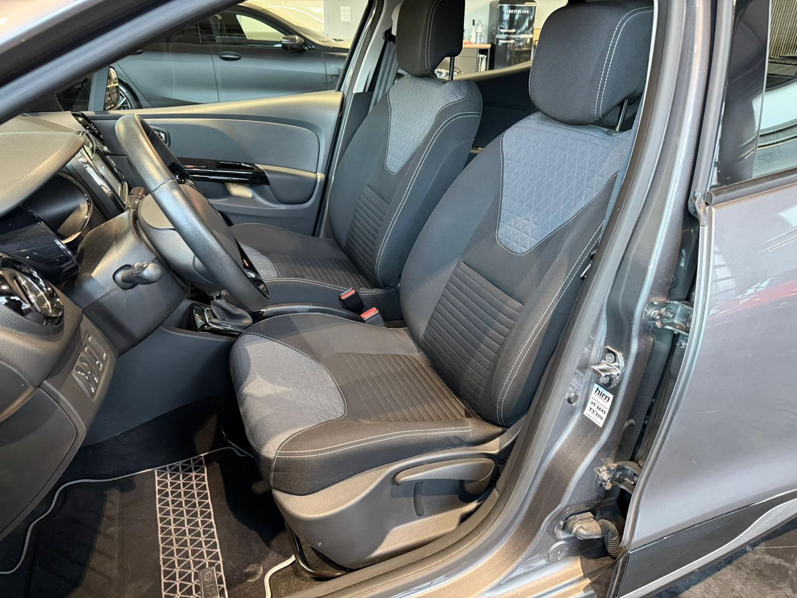 RENAULT Clio 1.2 16V T Swiss Edition EDC-image-8