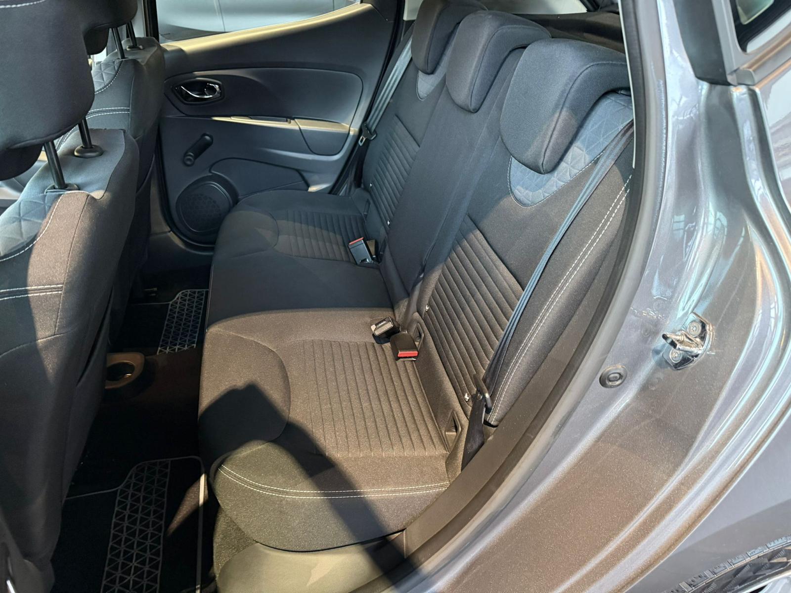 RENAULT Clio 1.2 16V T Swiss Edition EDC-image-9