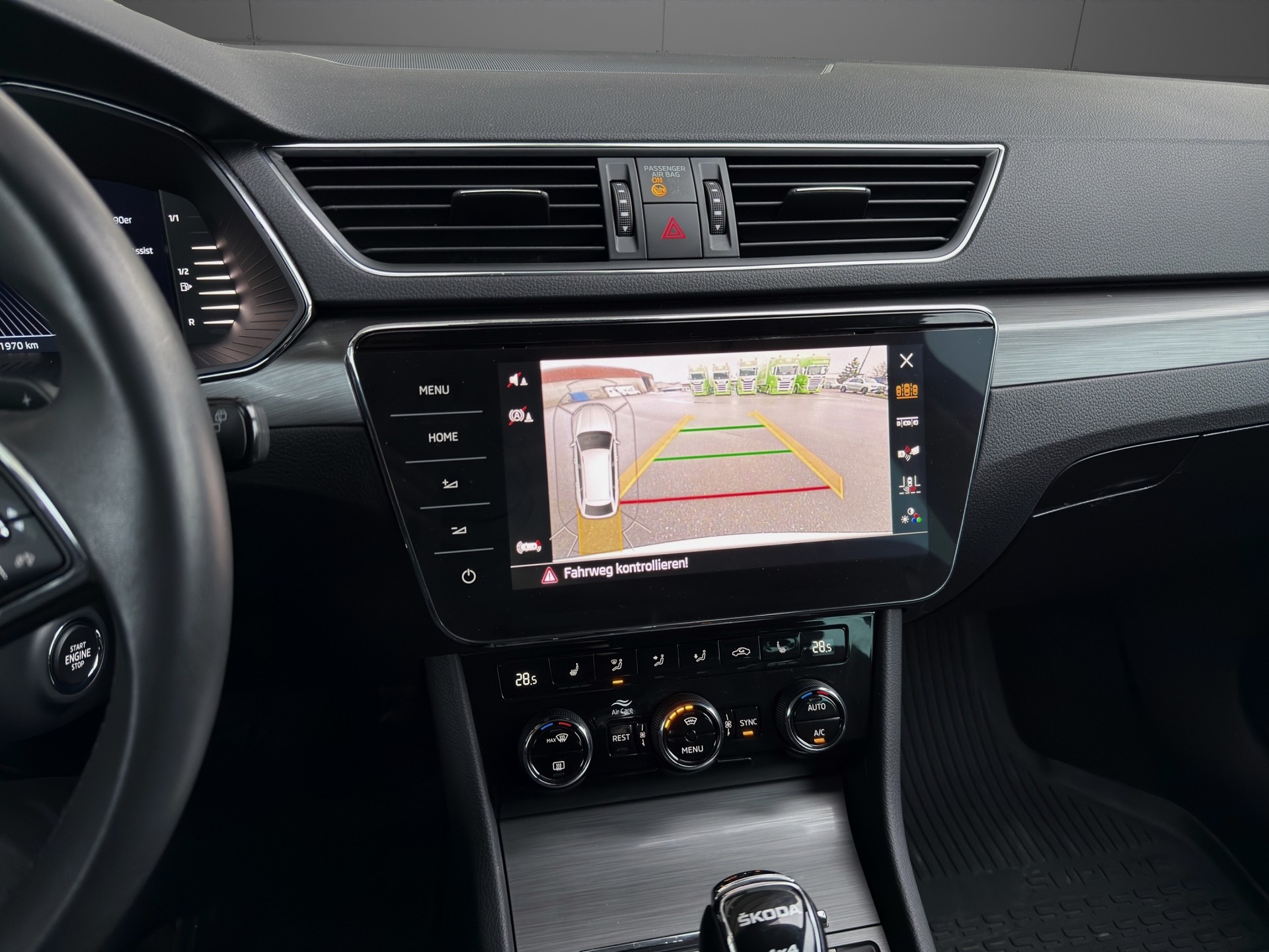 SKODA Superb Combi 2.0 TDi Style 4x4 DSG-image-12