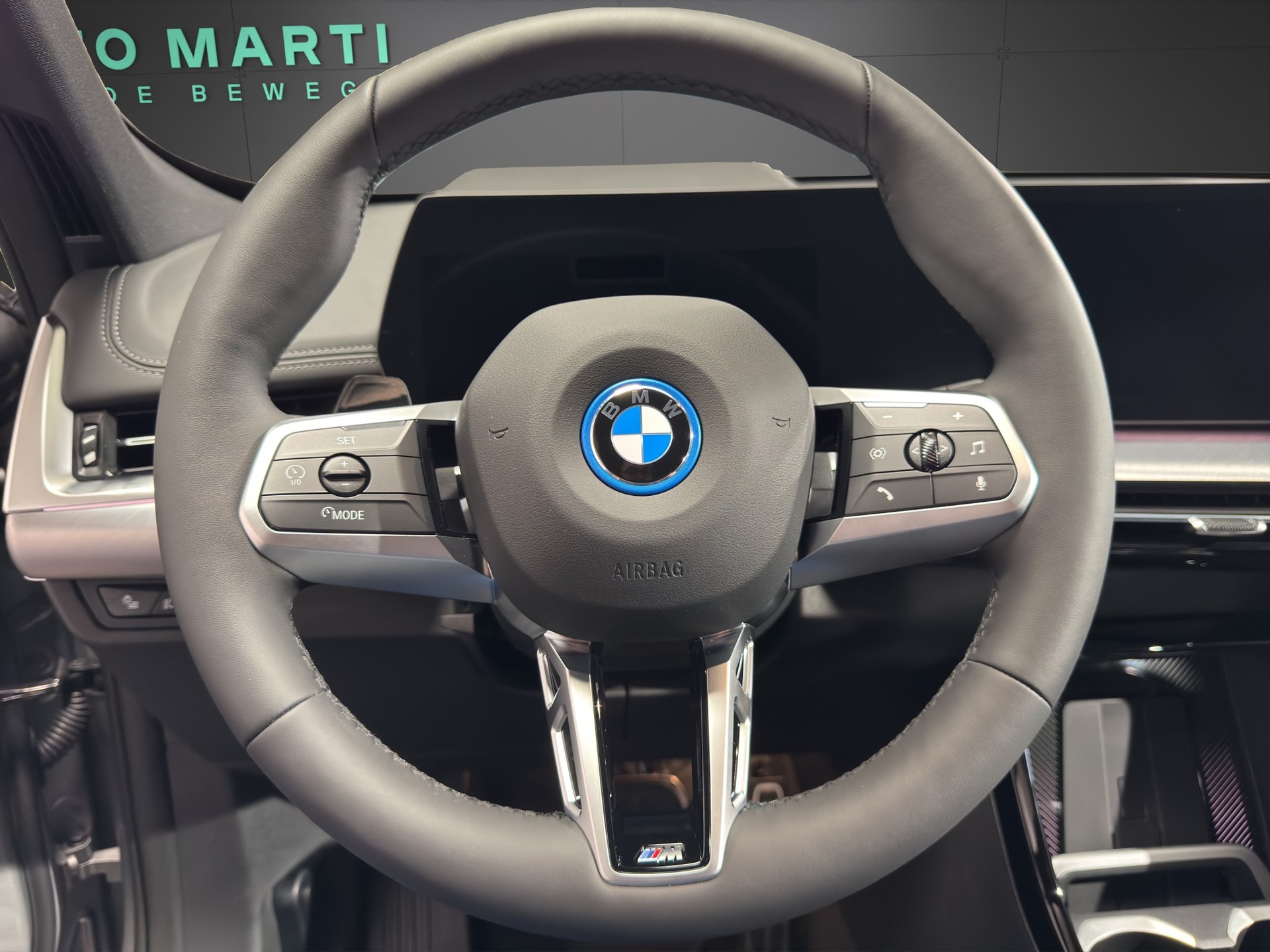 BMW iX1 20 eDrive-image-12