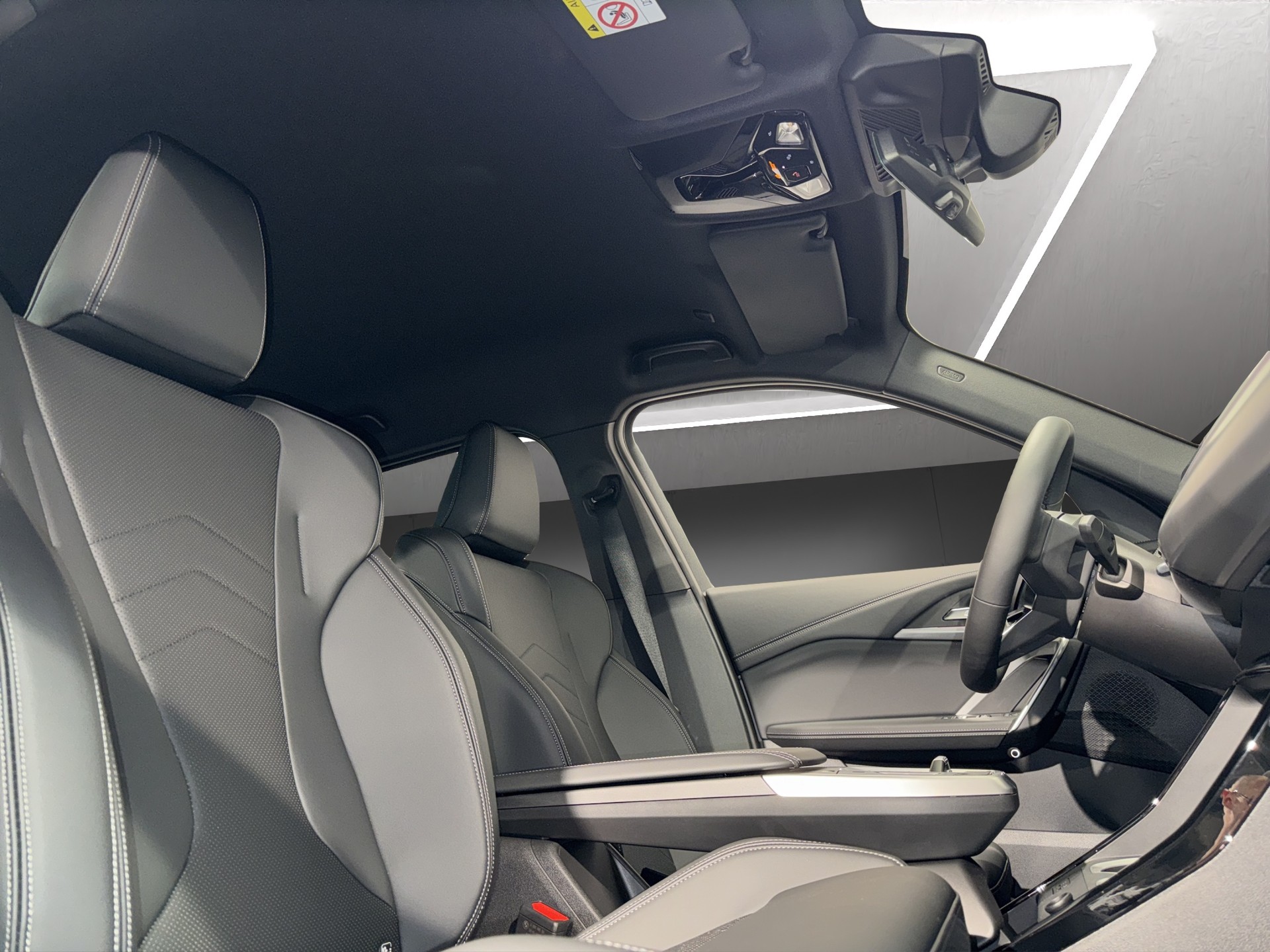 BMW iX1 20 eDrive-image-15