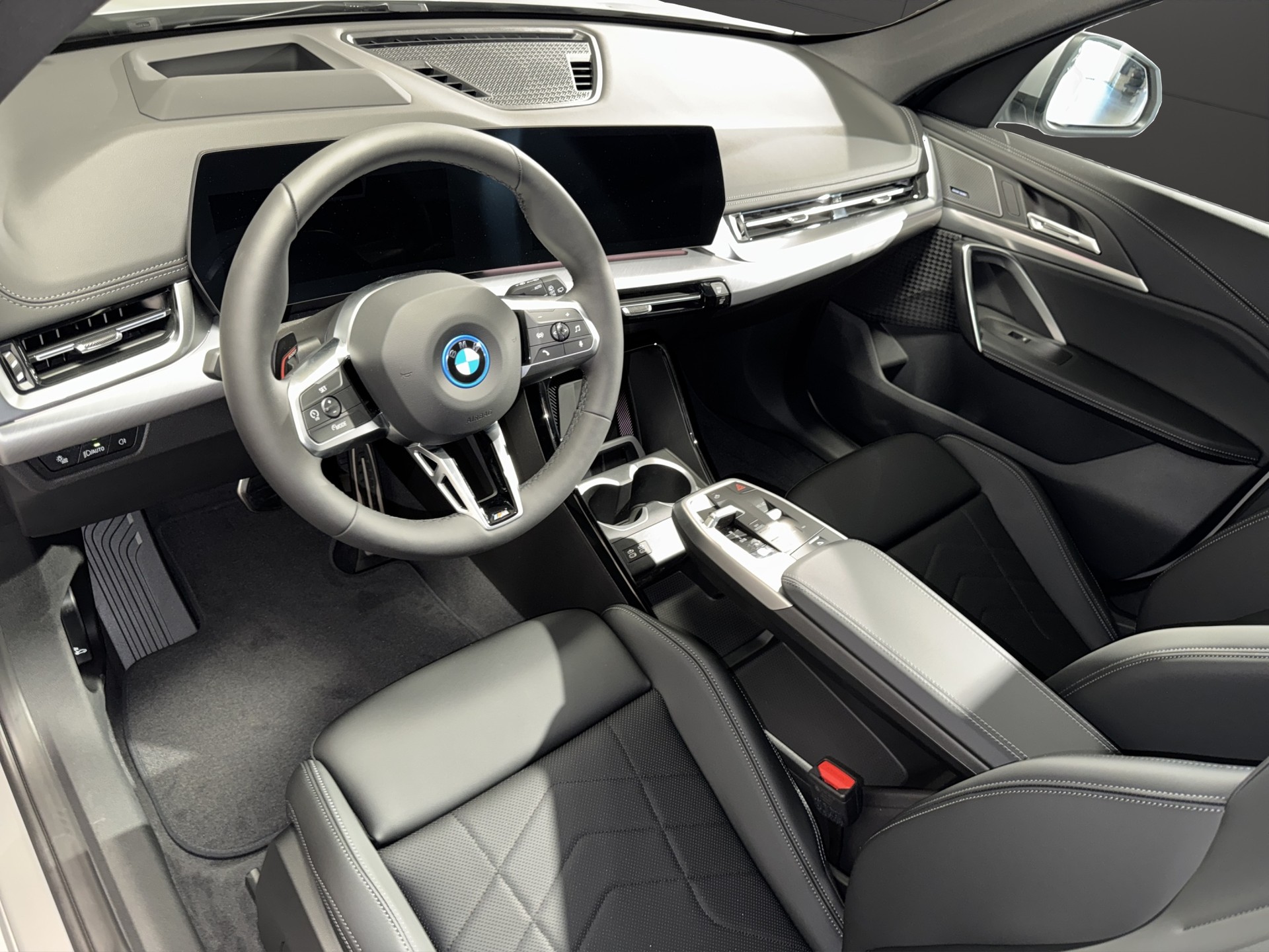 BMW iX1 20 eDrive-image-8