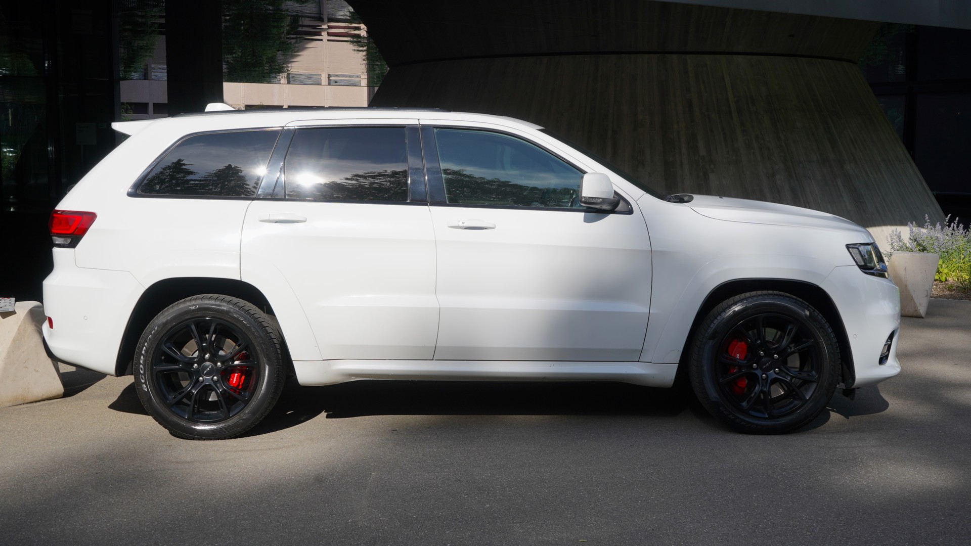JEEP Grand Cherokee 6.4 V8 HEMI SRT8 Automatic-showroom-element-3