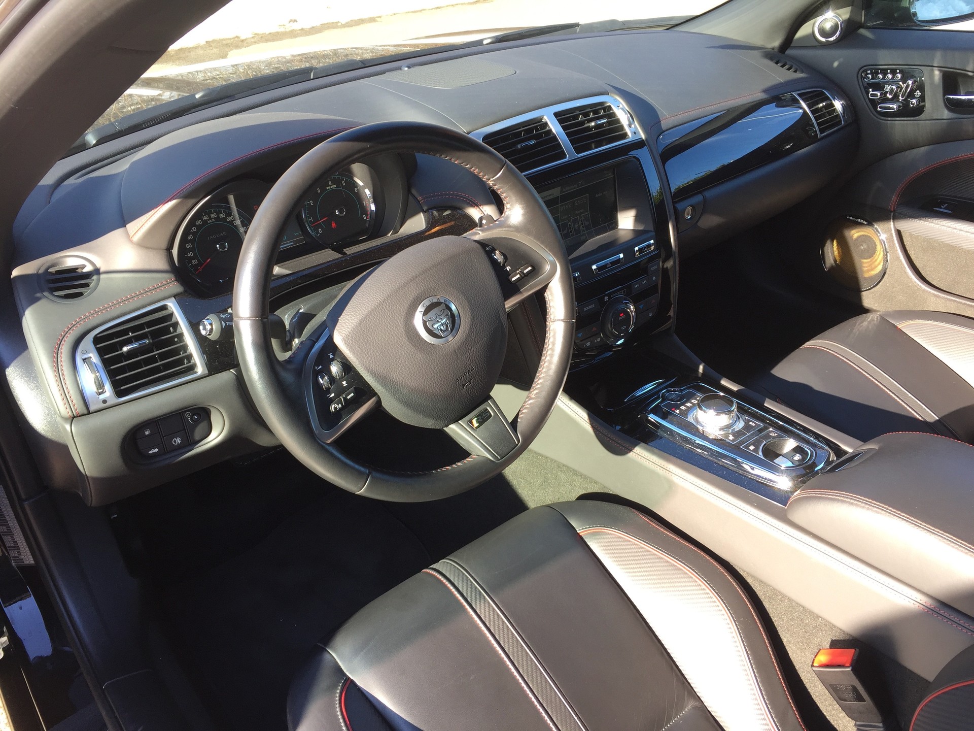 JAGUAR 5.0 V8 Supercharged-image-8