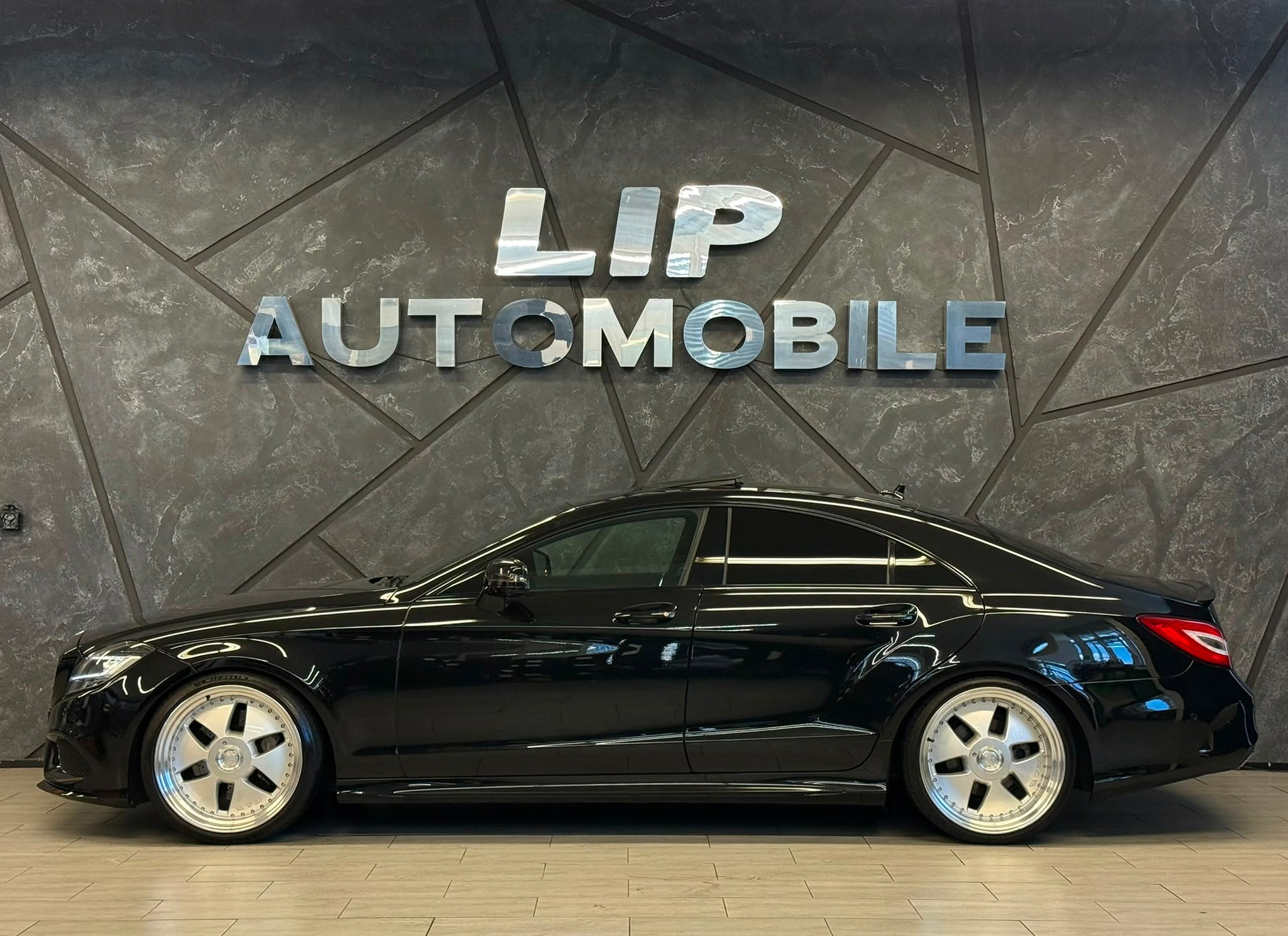 MERCEDES-BENZ CLS 350 BlueTEC 9G-Tronic Amg-Line-image-4