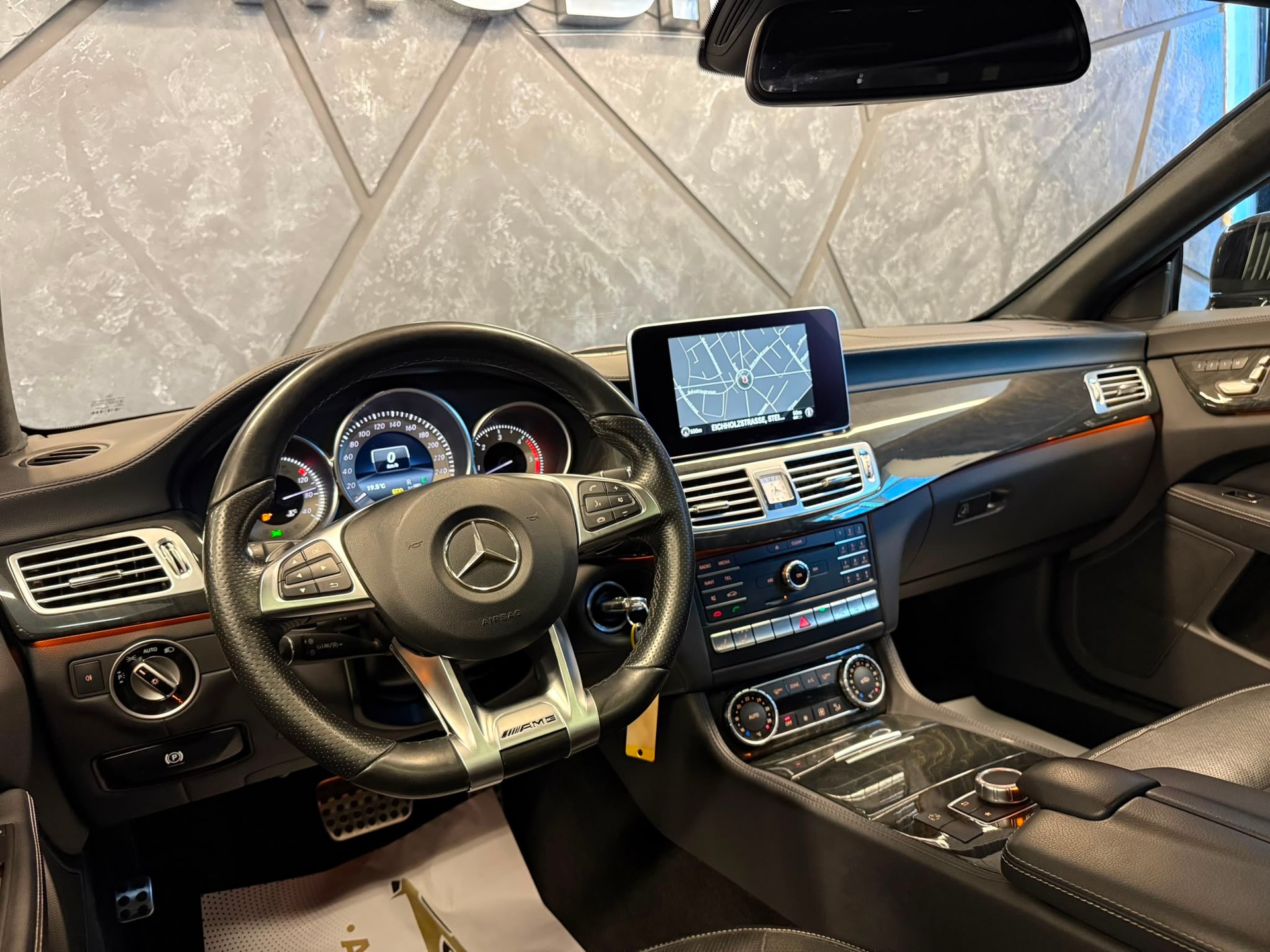 MERCEDES-BENZ CLS 350 BlueTEC 9G-Tronic Amg-Line-image-9