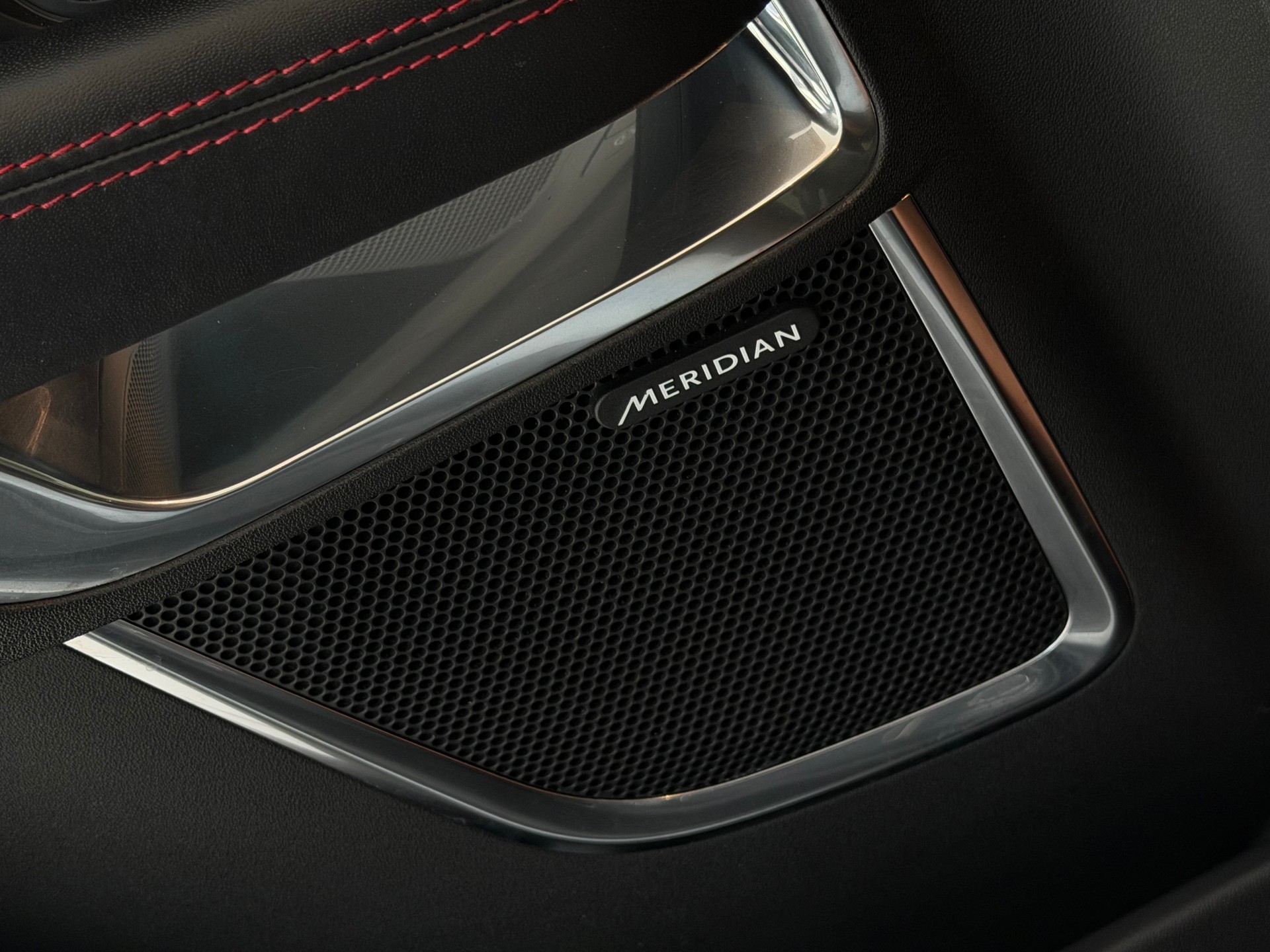 JAGUAR E-Pace 2.0 P250 First Edition R-Dynamic SE AWD Automatik-image-26