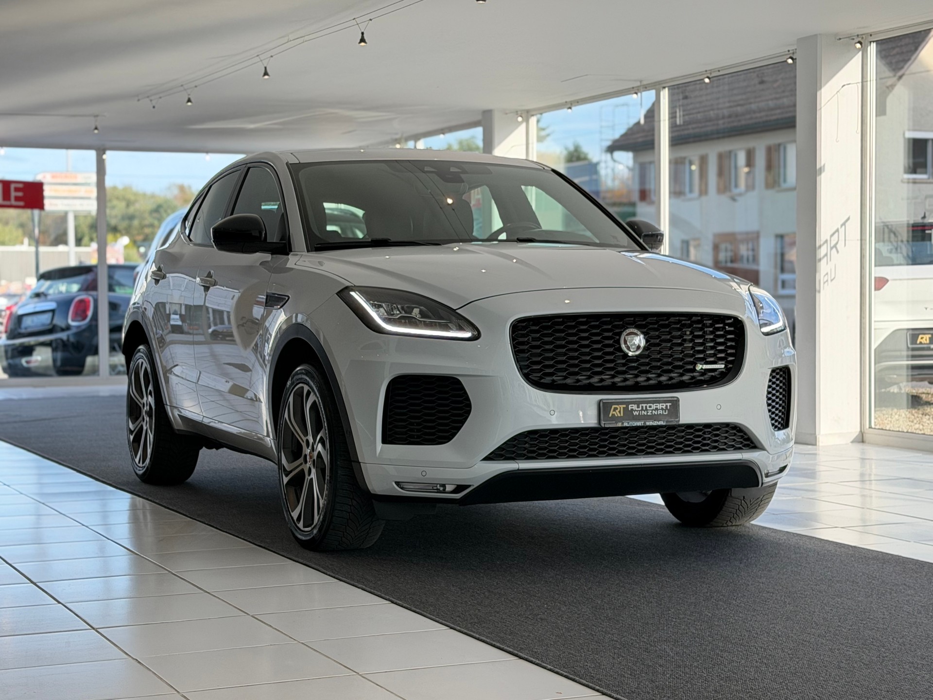 JAGUAR E-Pace 2.0 P250 First Edition R-Dynamic SE AWD Automatik-showroom-element-2