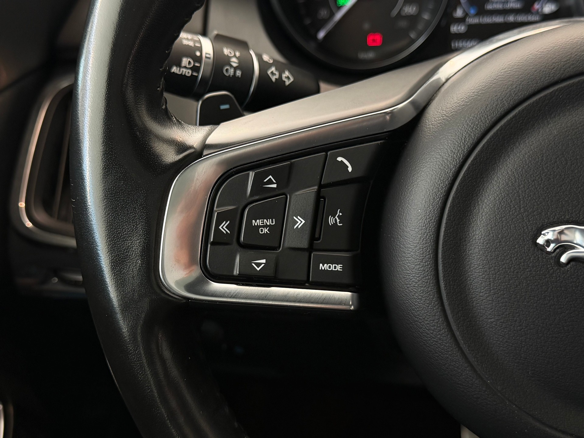 JAGUAR E-Pace 2.0 P250 First Edition R-Dynamic SE AWD Automatik-image-27
