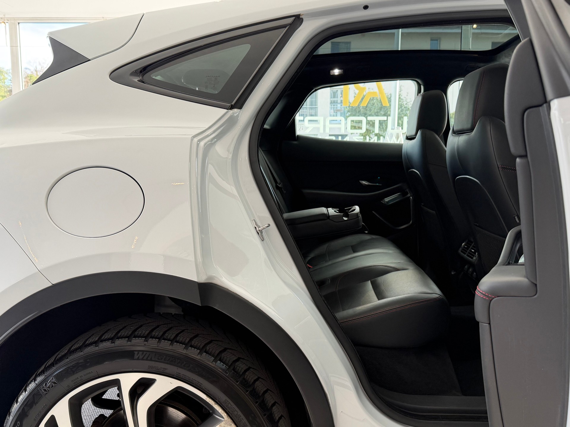 JAGUAR E-Pace 2.0 P250 First Edition R-Dynamic SE AWD Automatik-image-20