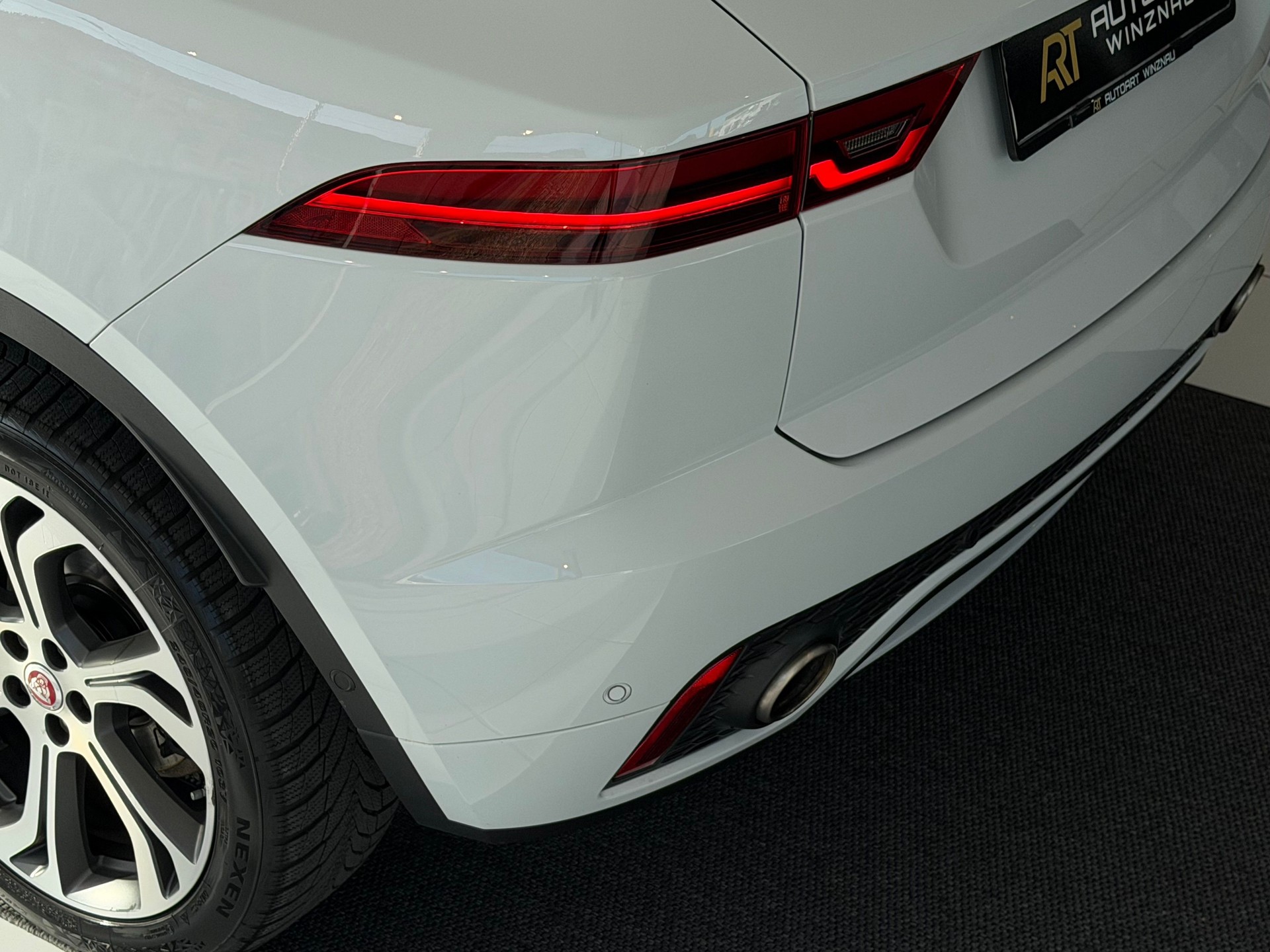 JAGUAR E-Pace 2.0 P250 First Edition R-Dynamic SE AWD Automatik-image-21
