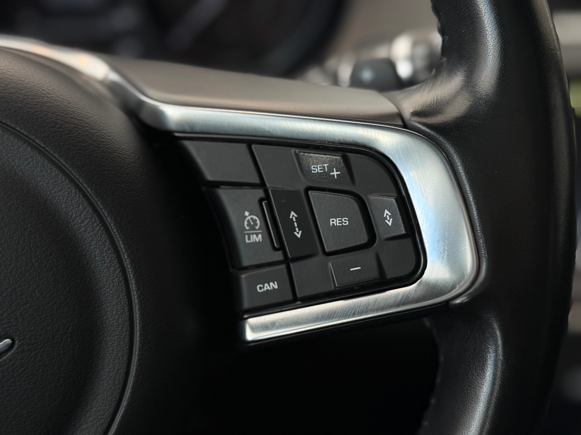 JAGUAR E-Pace 2.0 P250 First Edition R-Dynamic SE AWD Automatik-image-28
