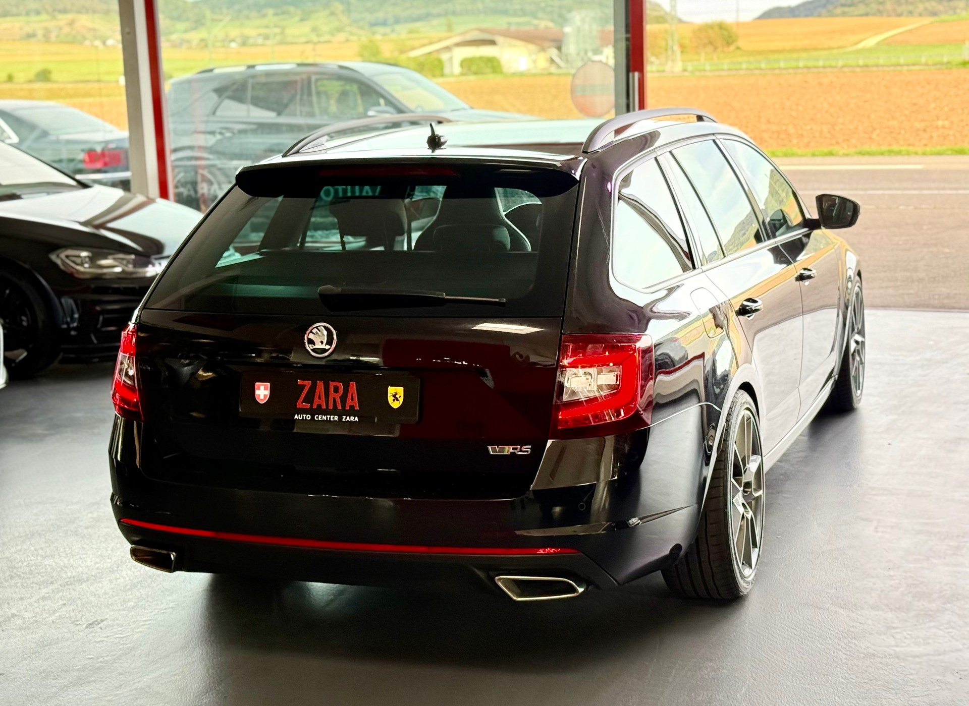 SKODA Octavia Combi 2.0 TDI RS 4x4 DSG-image-12