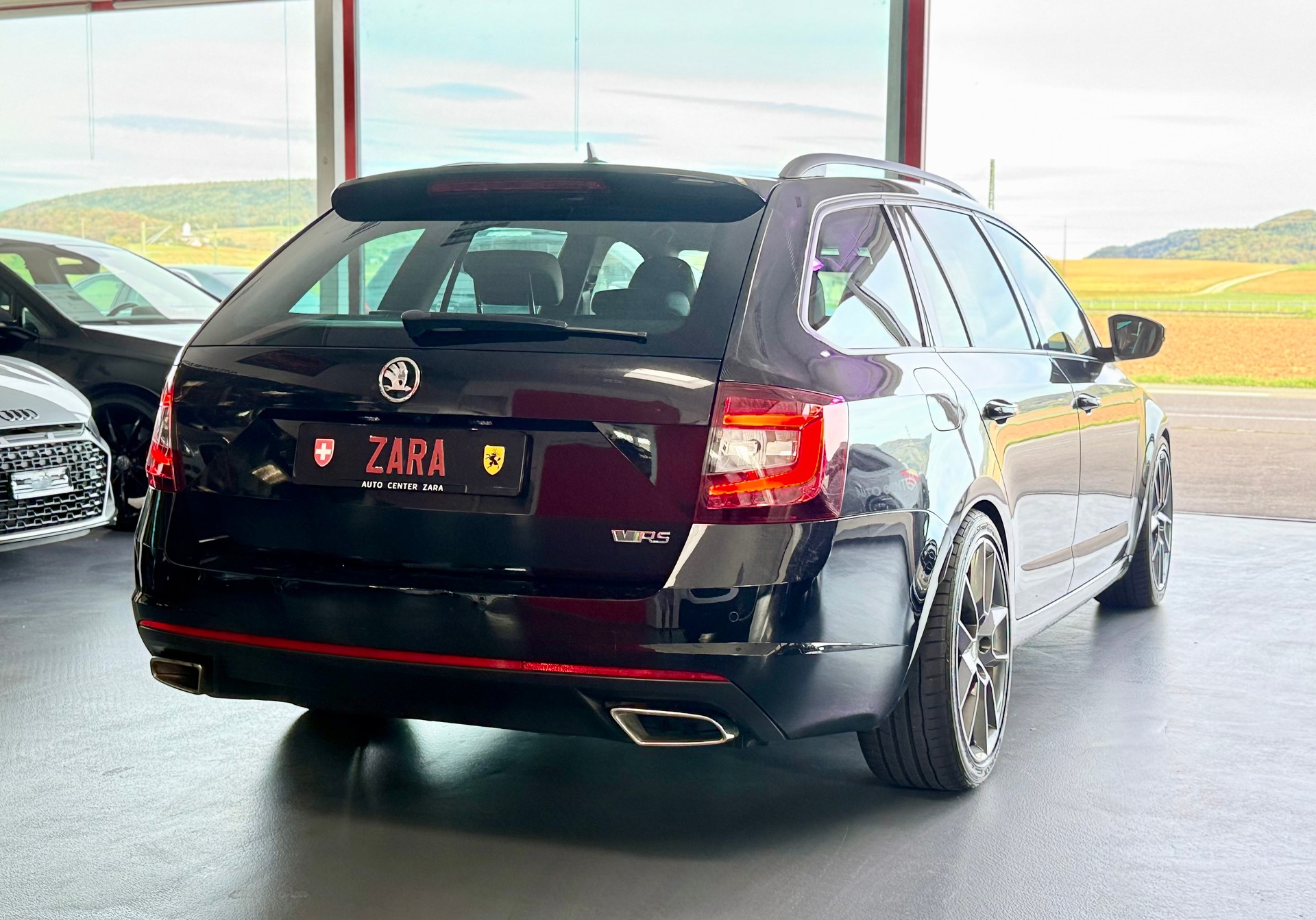 SKODA Octavia Combi 2.0 TDI RS 4x4 DSG-image-13