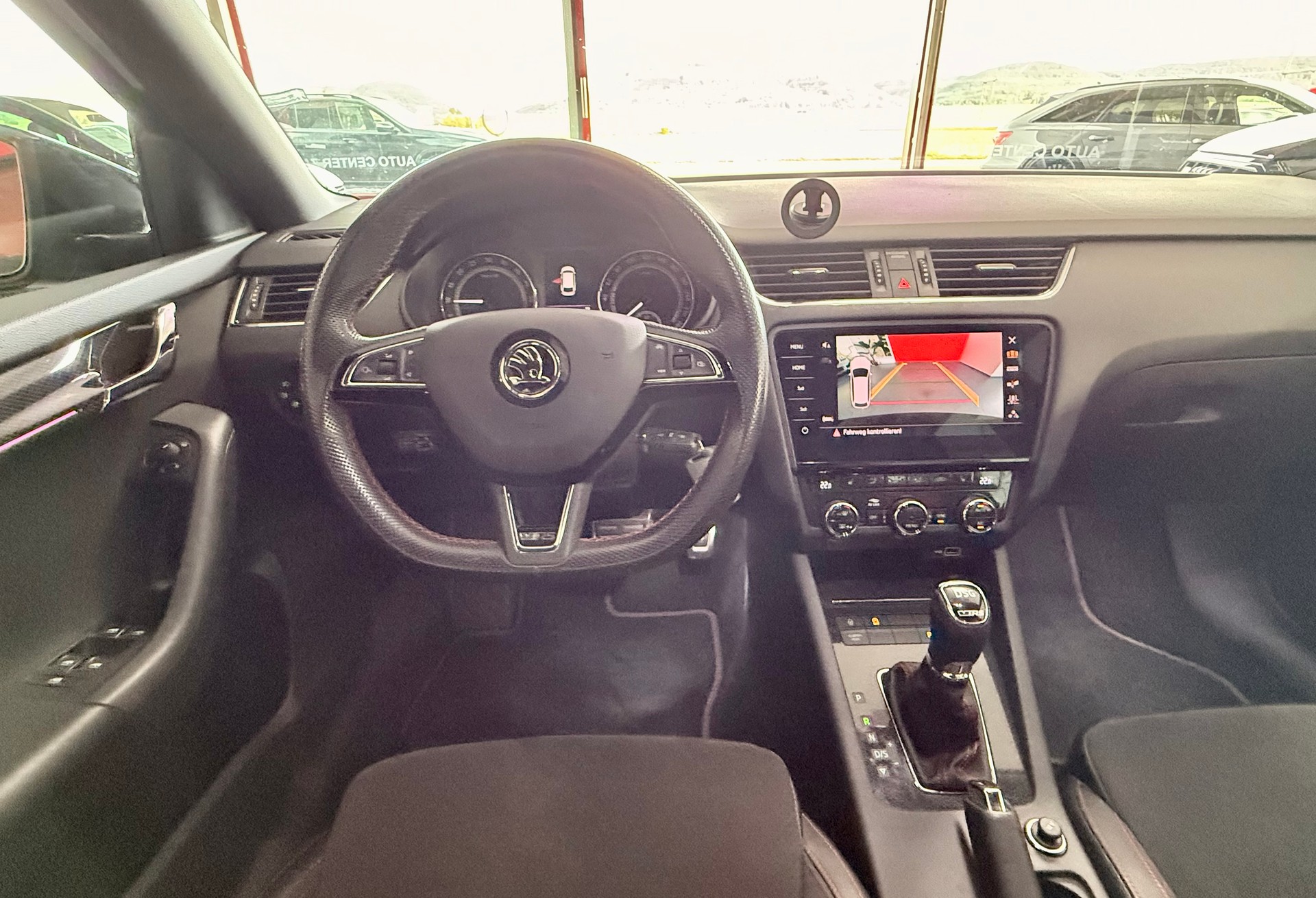 SKODA Octavia Combi 2.0 TDI RS 4x4 DSG-image-24