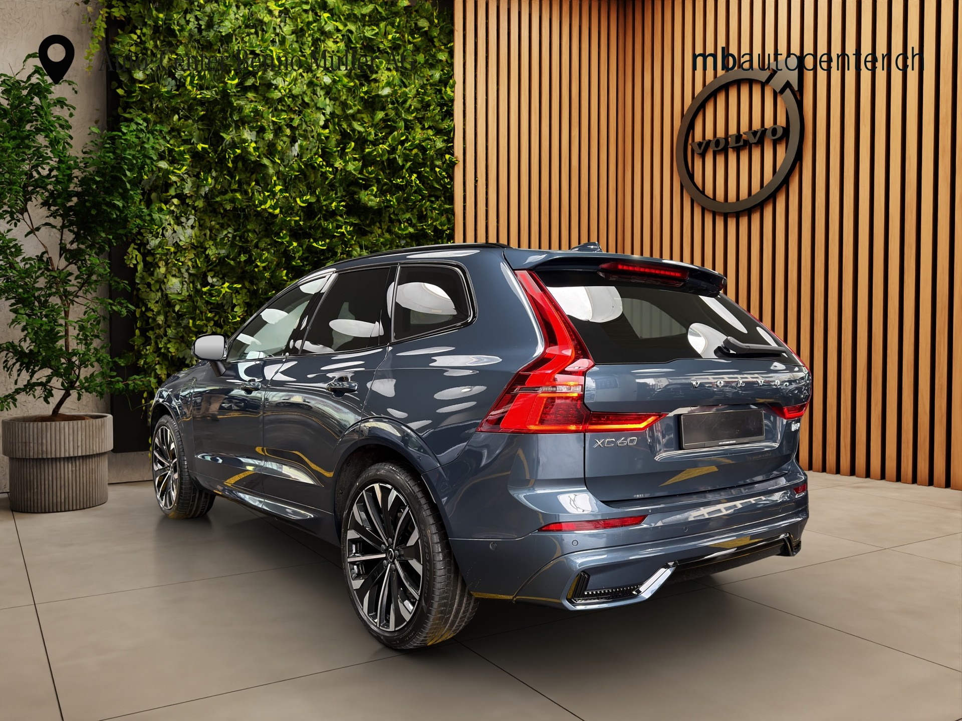 VOLVO XC60 2.0 T8 TE Ultra Dark eAWD-showroom-element-2