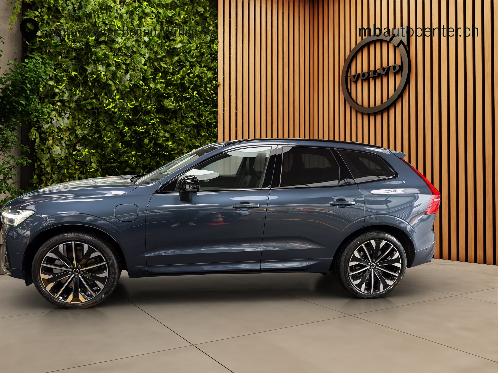 VOLVO XC60 2.0 T8 TE Ultra Dark eAWD-showroom-element-1