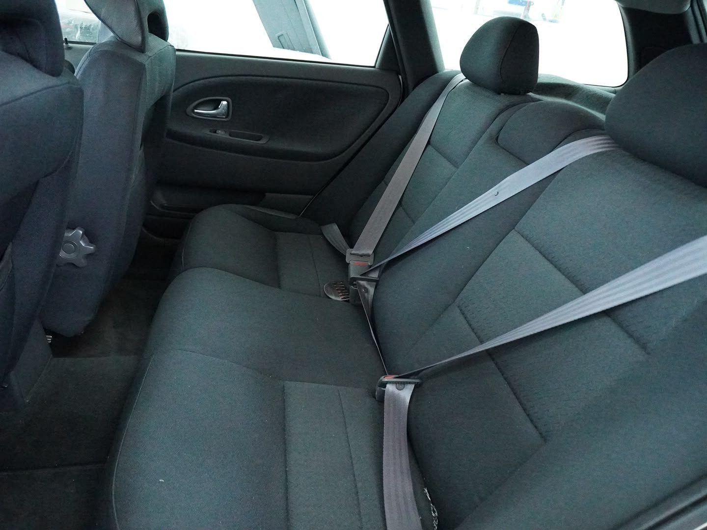 VOLVO V40 2.0T-showroom-element-3