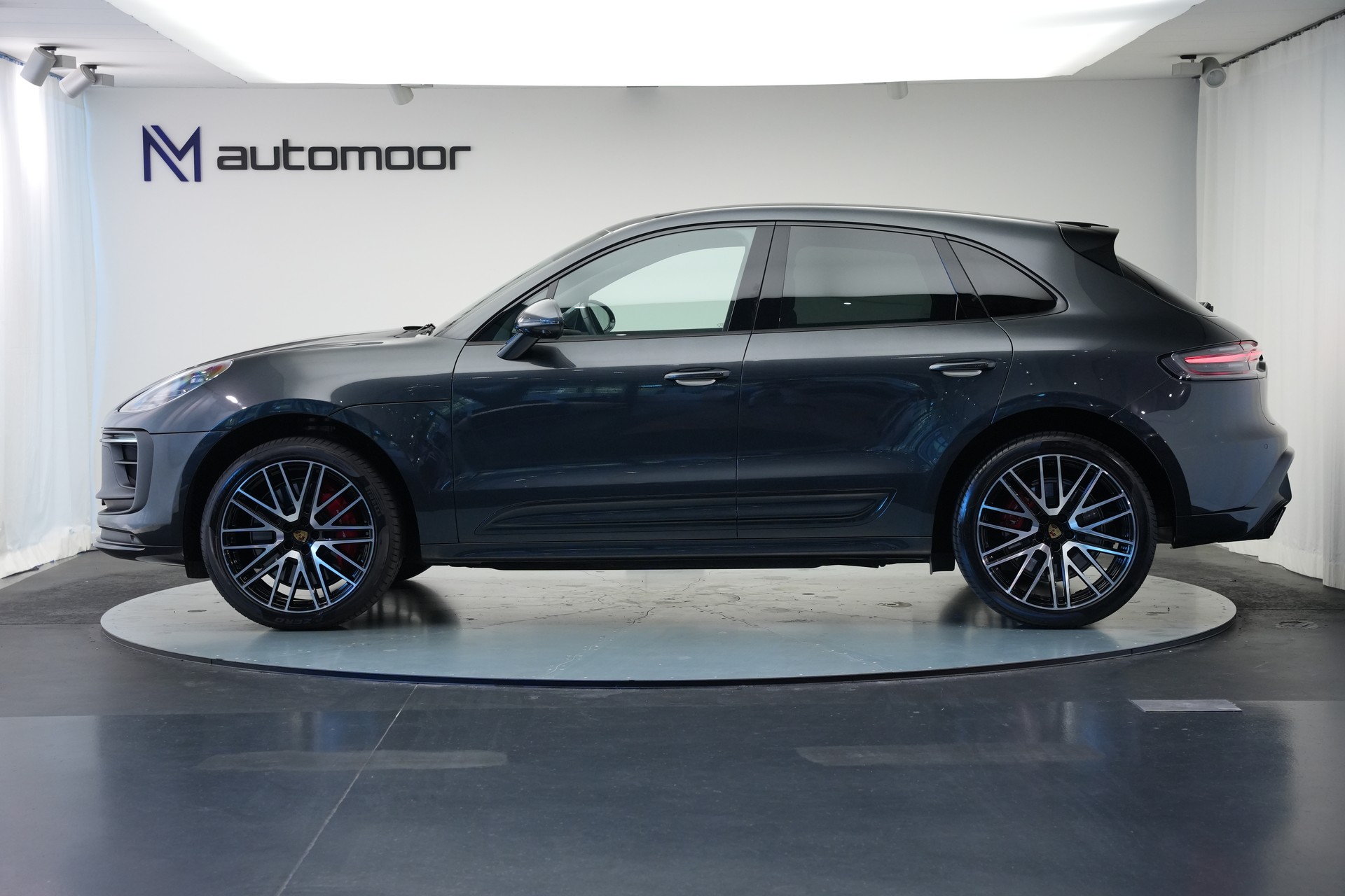 PORSCHE Macan GTS PDK *CH-Fahrzeug* *Panorama*-image-6