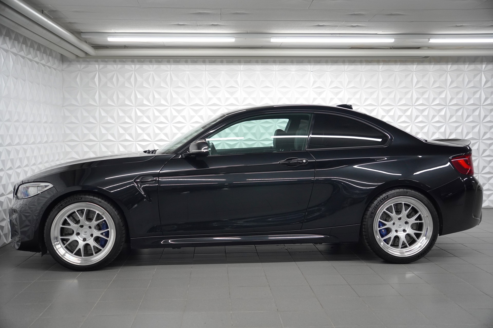 BMW M2 Drivelogic-showroom-element-1