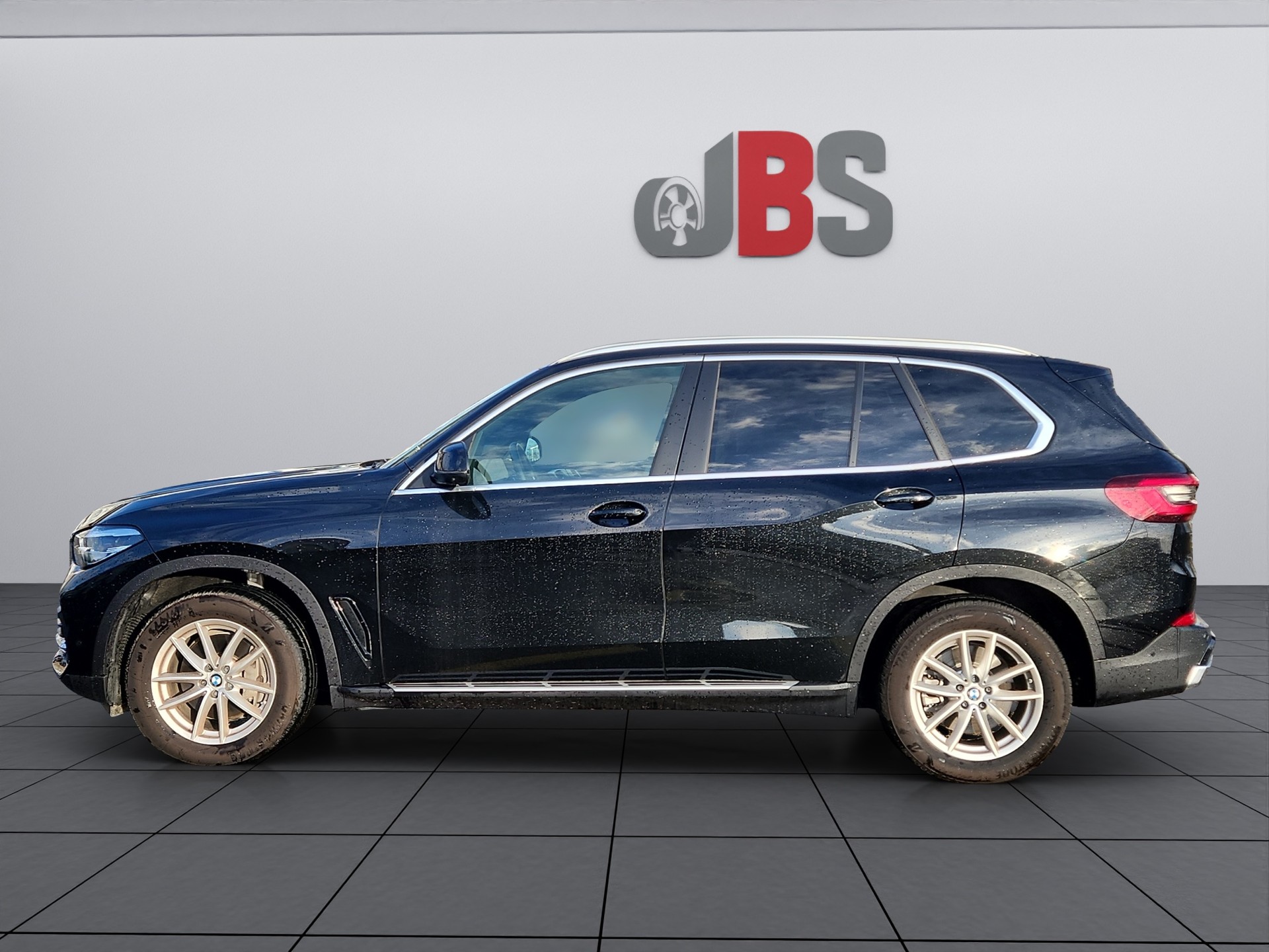 BMW X5 xDrive 48V 40i xLine Steptronic-showroom-element-2