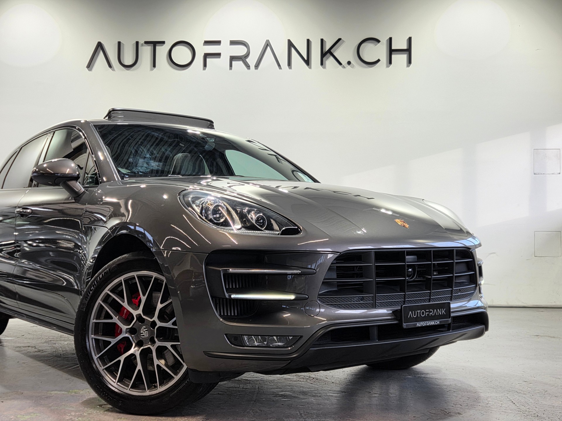 PORSCHE Macan 3.6 V6 Turbo-showroom-element-3