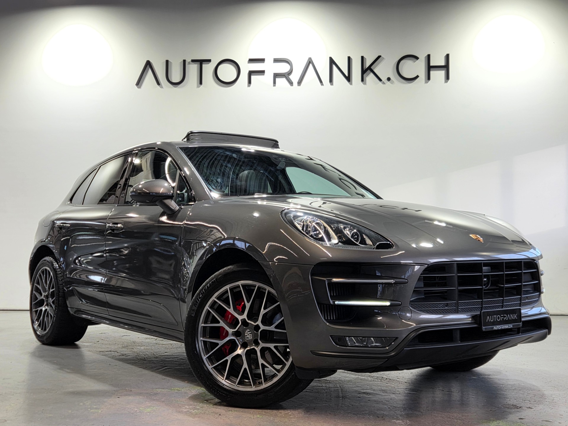 PORSCHE Macan 3.6 V6 Turbo-showroom-element-1