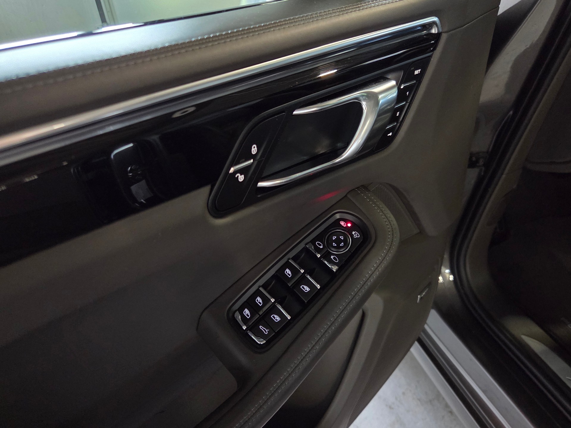 PORSCHE Macan 3.6 V6 Turbo-image-22