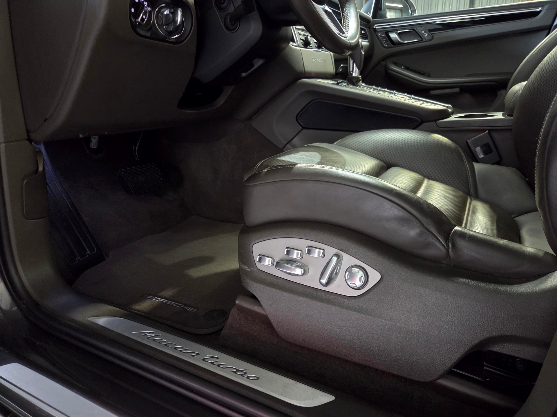 PORSCHE Macan 3.6 V6 Turbo-image-19
