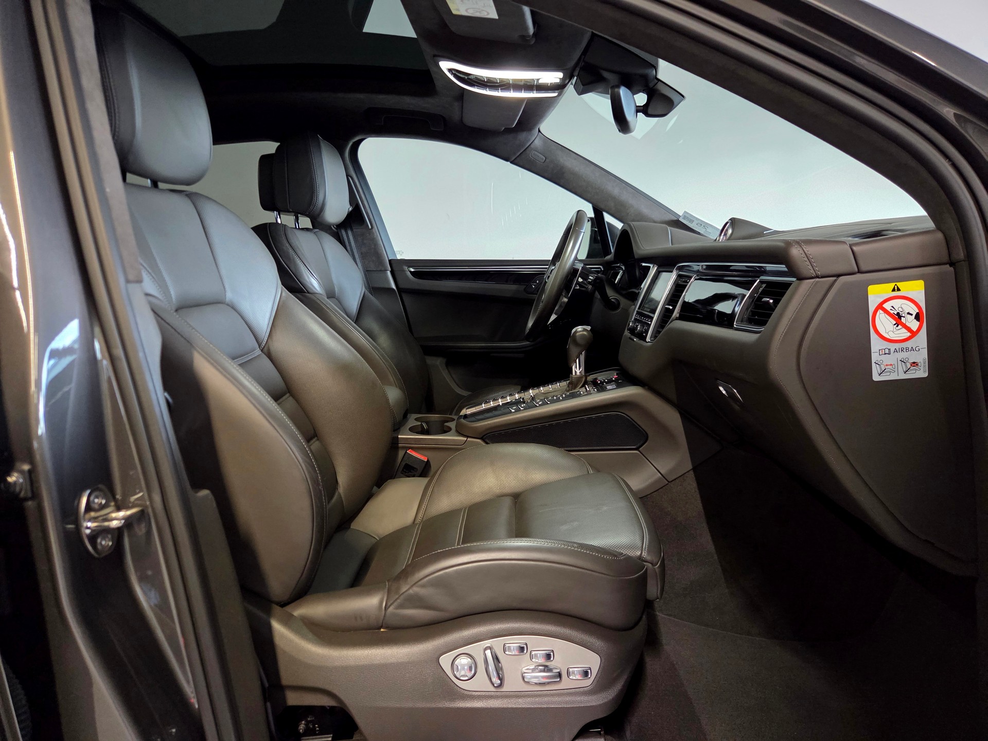 PORSCHE Macan 3.6 V6 Turbo-image-21