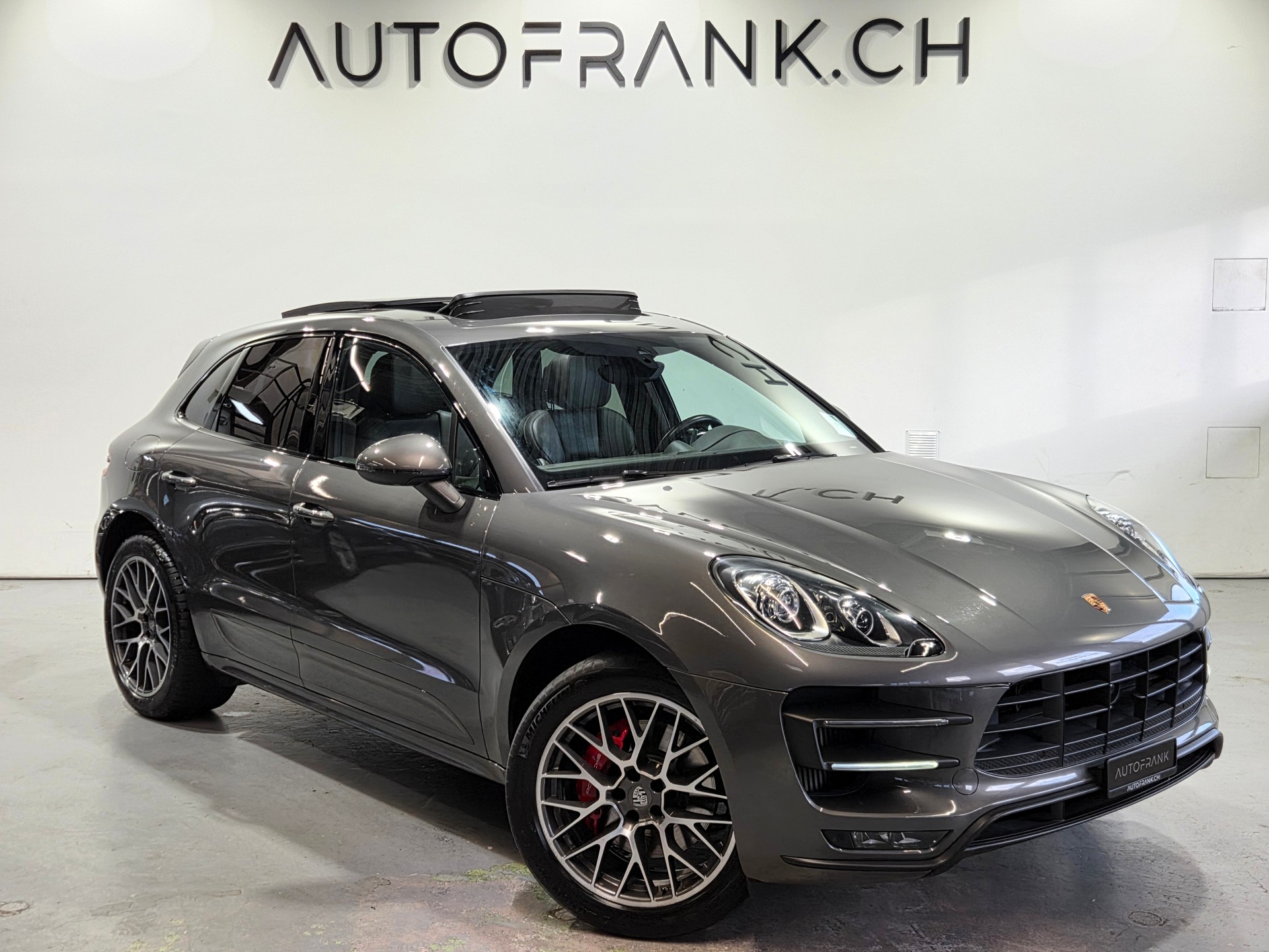 PORSCHE Macan 3.6 V6 Turbo-showroom-element-2