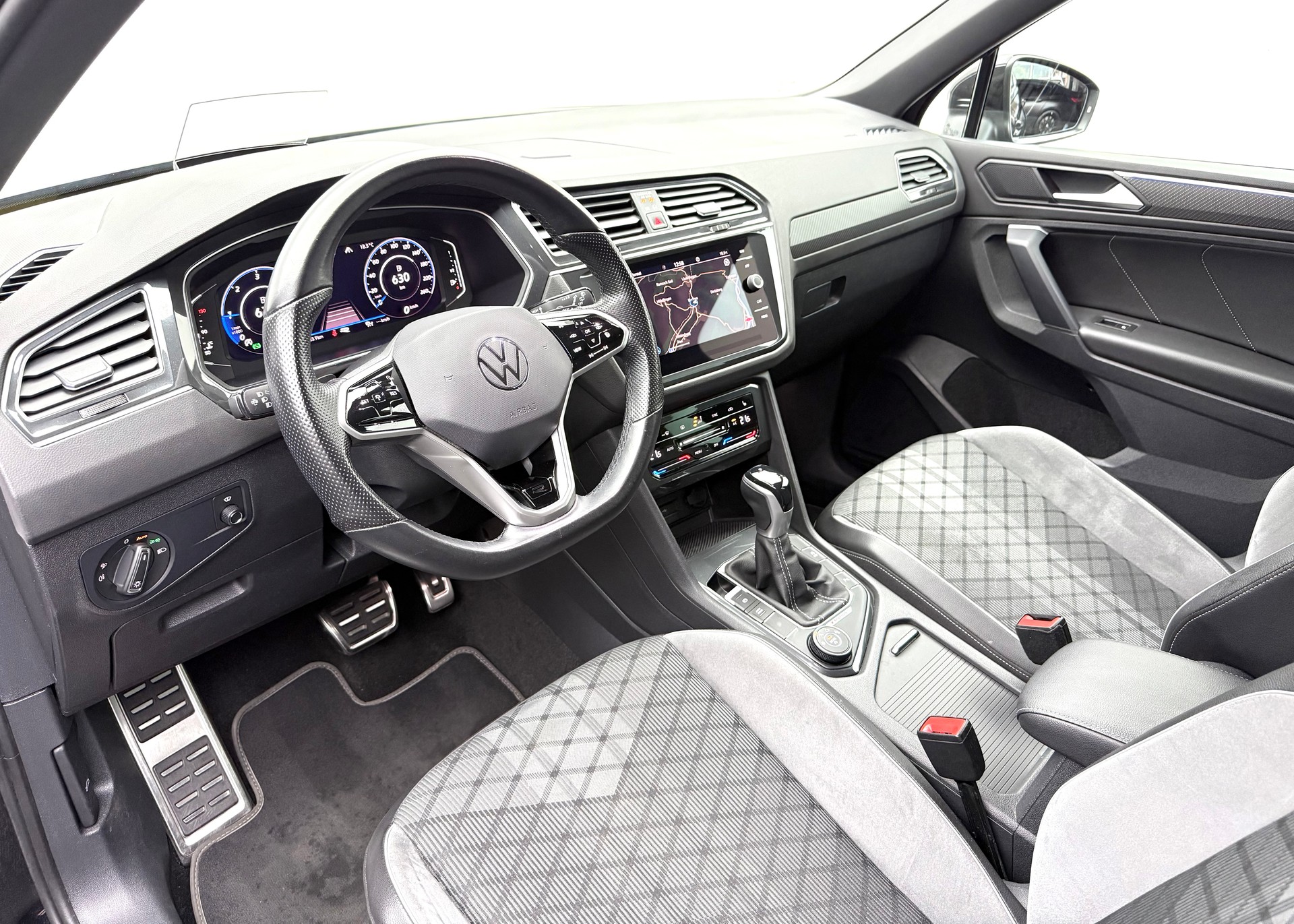 VW Tiguan 2.0 TDI SCR R-Line 4Motion DSG-image-6