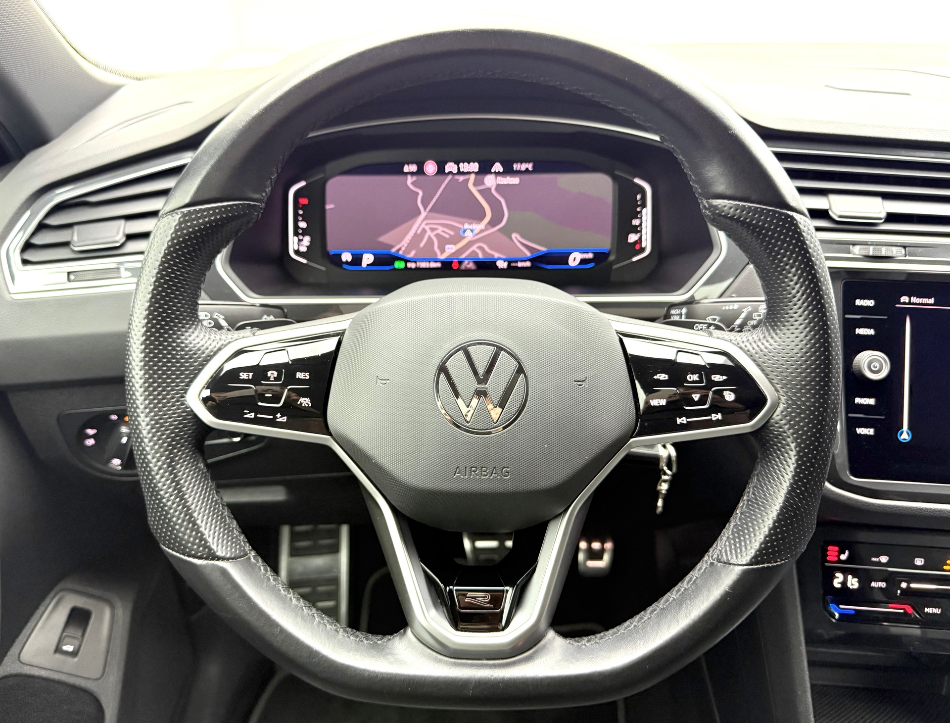 VW Tiguan 2.0 TDI SCR R-Line 4Motion DSG-image-8