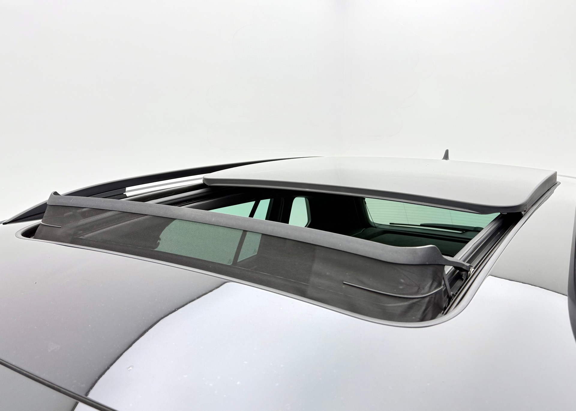 VW Tiguan 2.0 TDI SCR R-Line 4Motion DSG-image-16