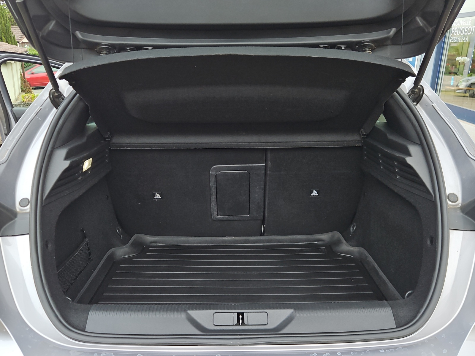 PEUGEOT 308 1.5 BlueHDI GT EAT8-image-17