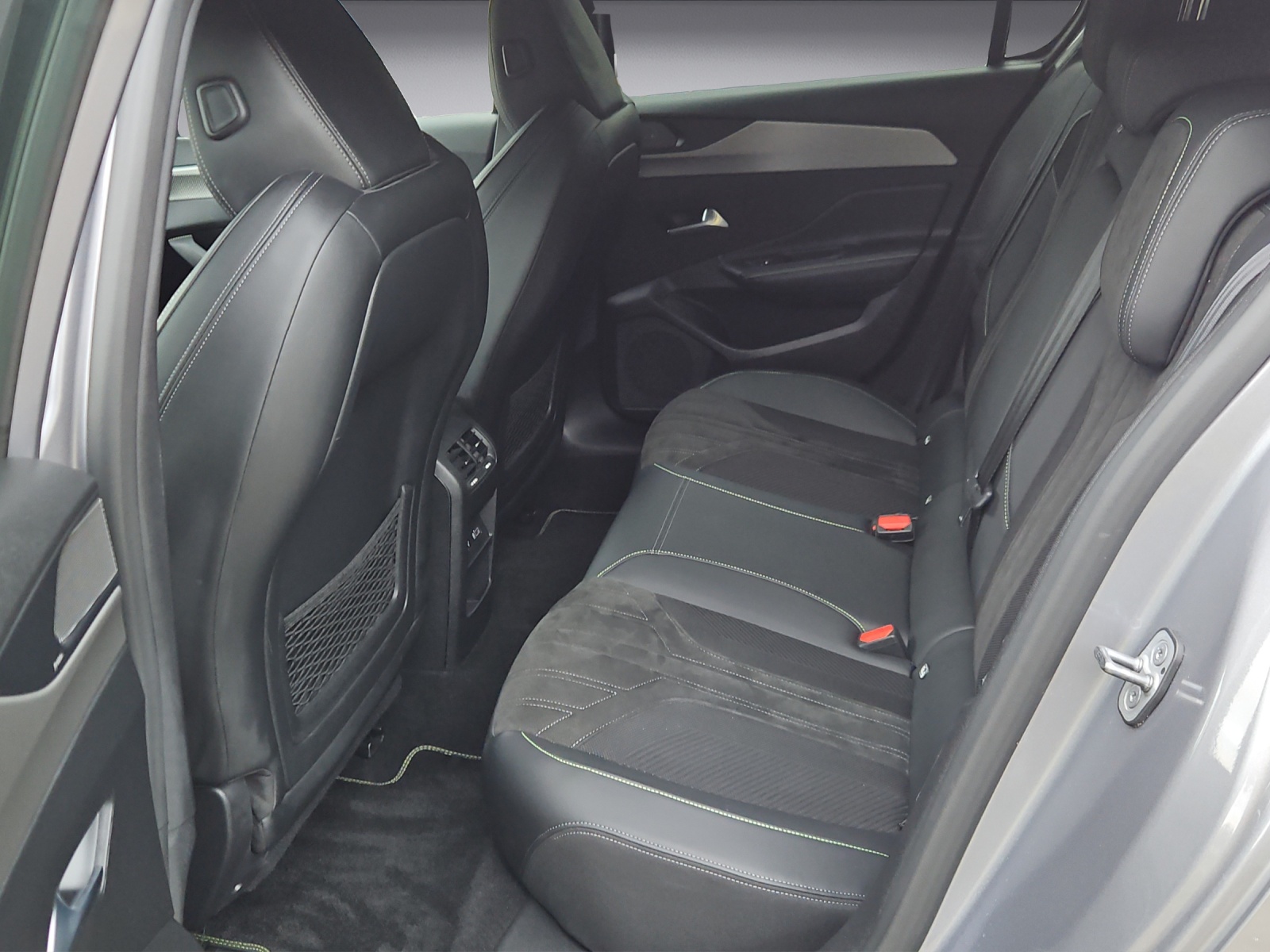 PEUGEOT 308 1.5 BlueHDI GT EAT8-image-11