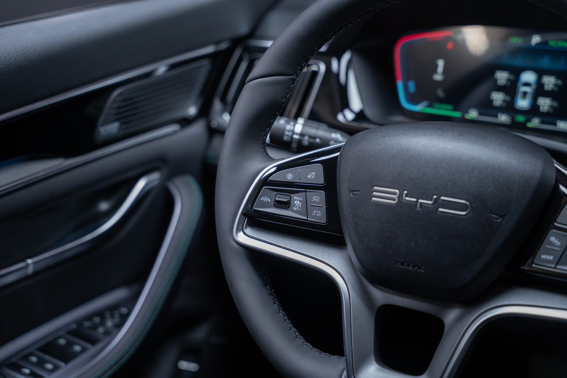 BYD Seal U DM-i Design AWD / Panorama / Head-Up Display / 360° Kamera-image-20