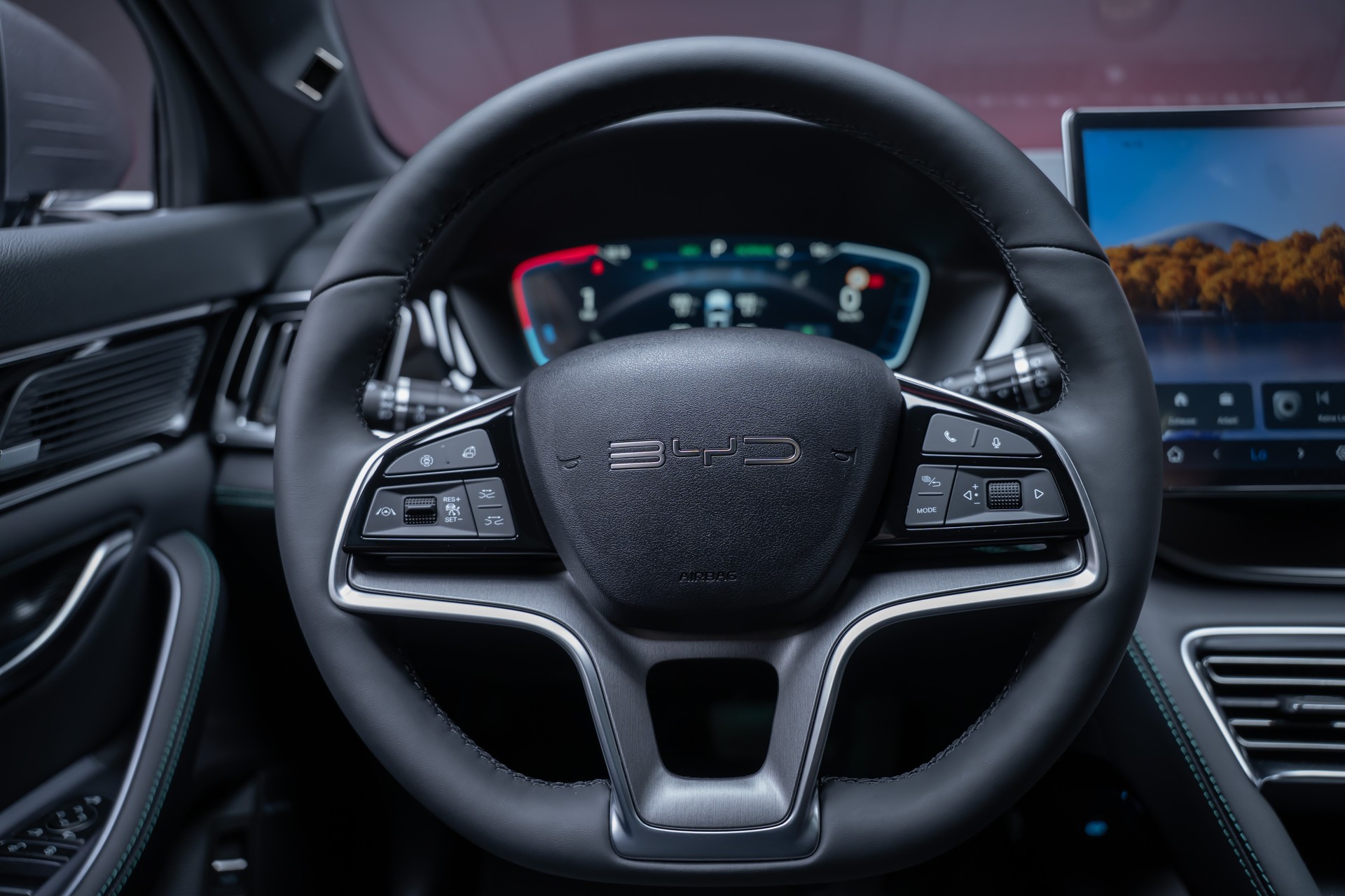 BYD Seal U DM-i Design AWD / Panorama / Head-Up Display / 360° Kamera-image-19